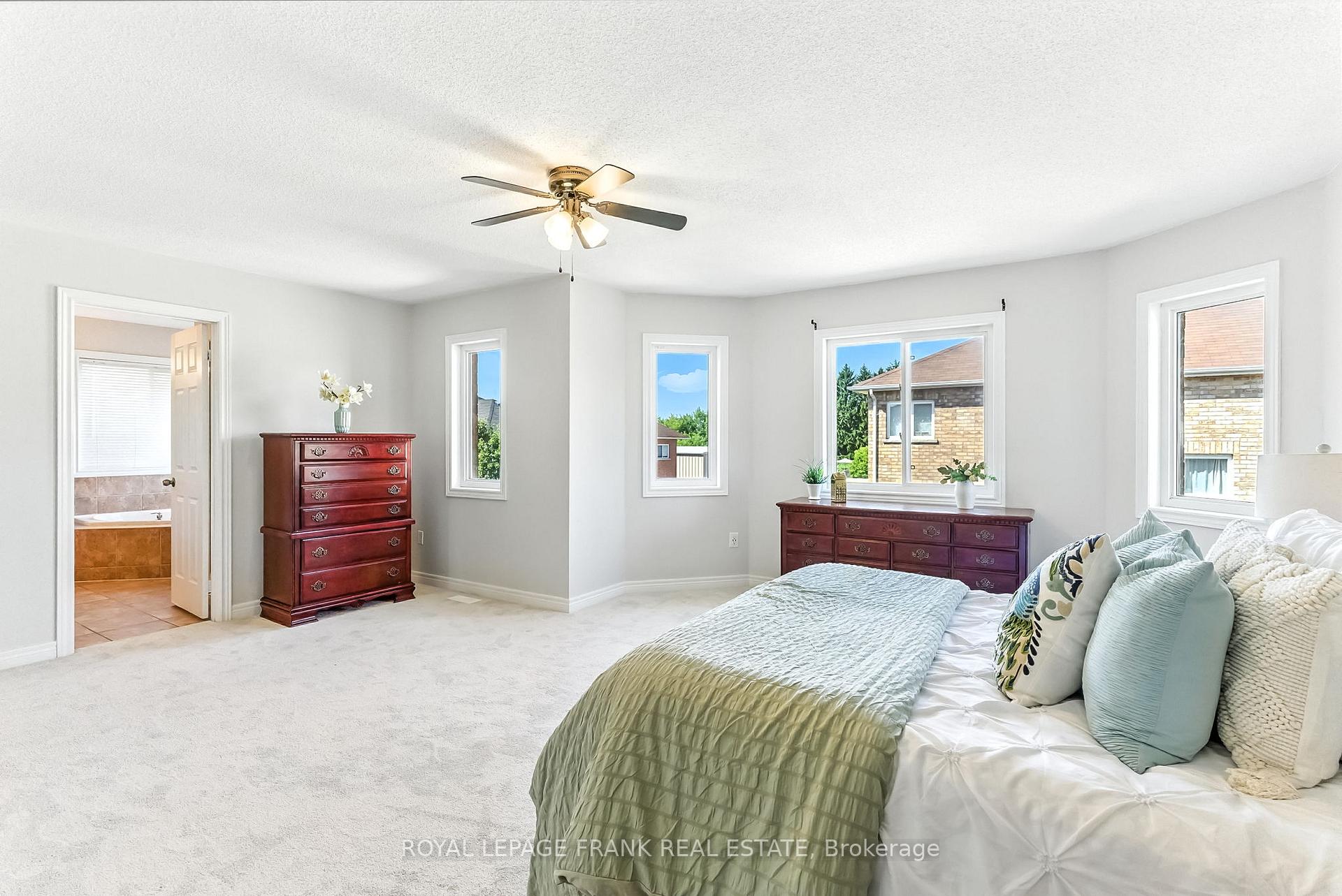 Photo 21 of 34 Rosswell Drive, Clarington, Courtice — HOMEH
