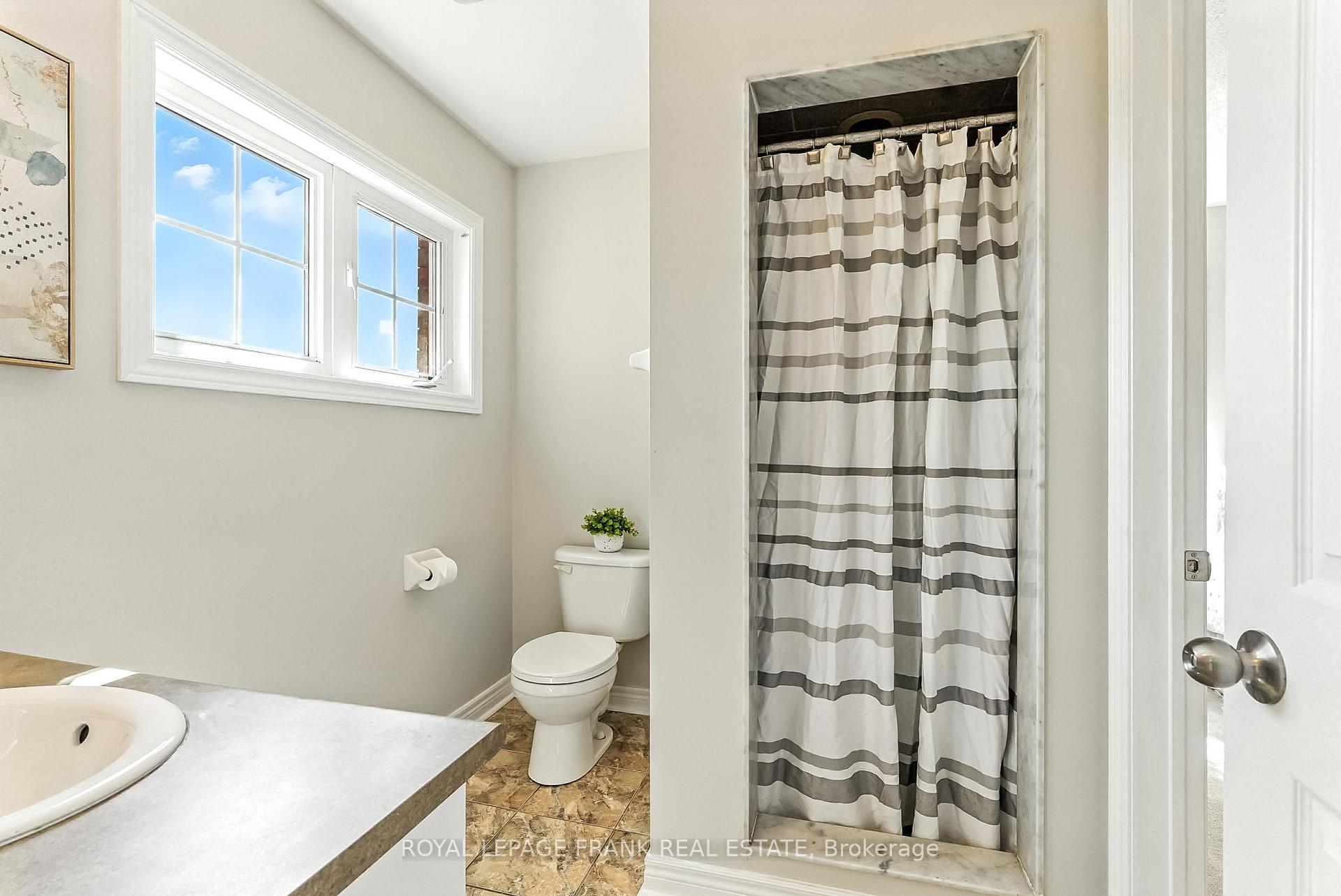 Photo 26 of 34 Rosswell Drive, Clarington, Courtice — HOMEH