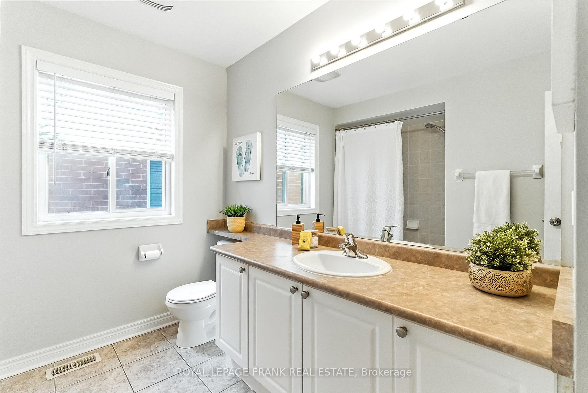 Photo 29 of 34 Rosswell Drive, Clarington, Courtice — HOMEH