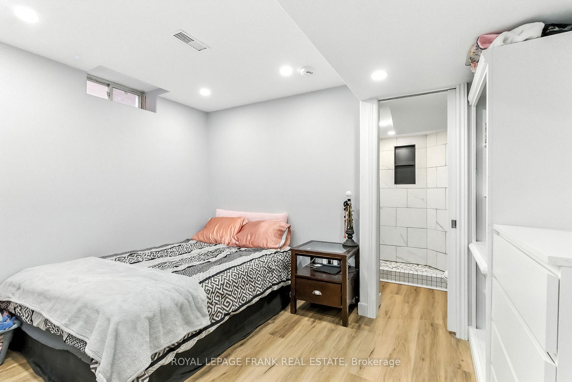 Photo 33 of 34 Rosswell Drive, Clarington, Courtice — HOMEH