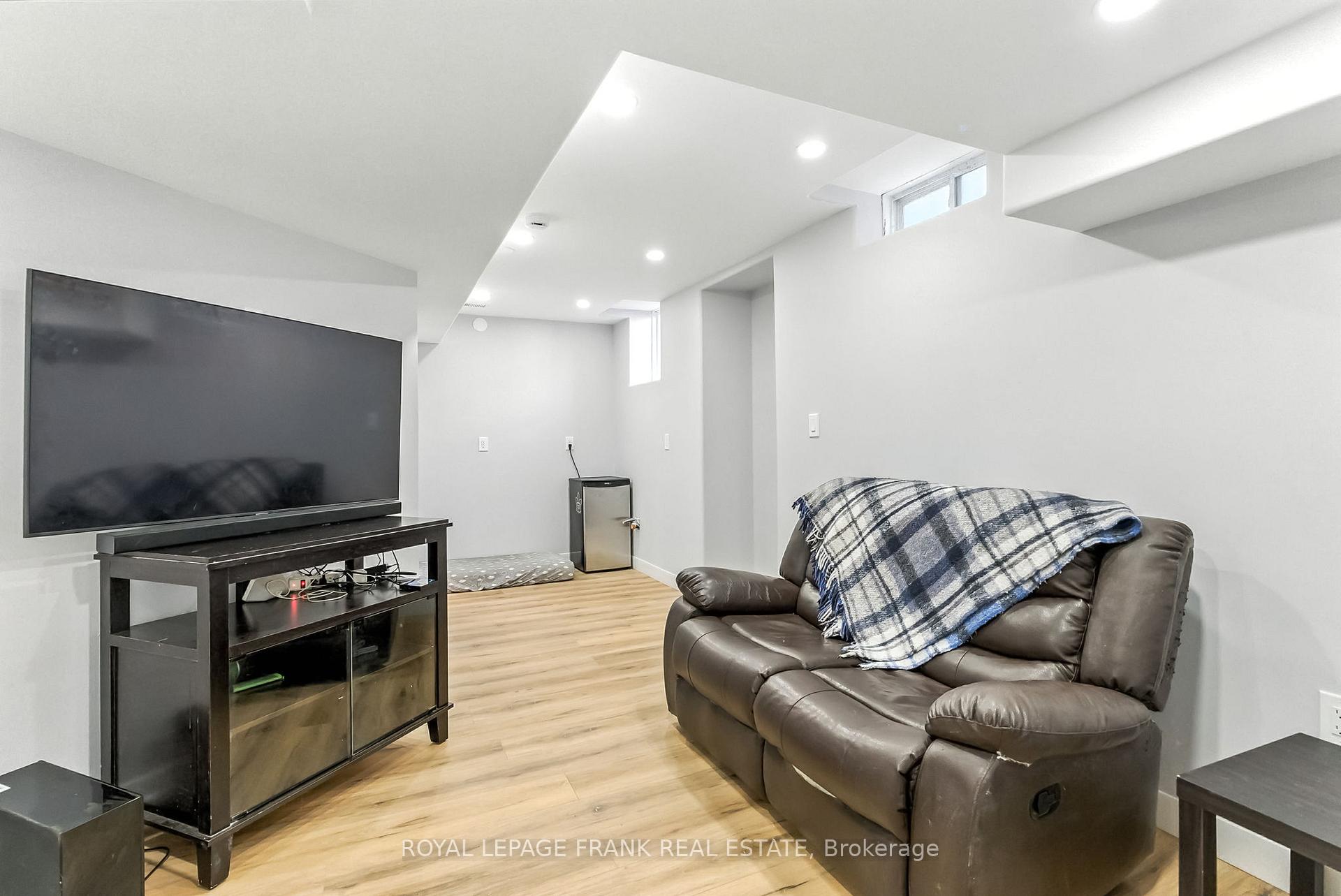 Photo 37 of 34 Rosswell Drive, Clarington, Courtice — HOMEH