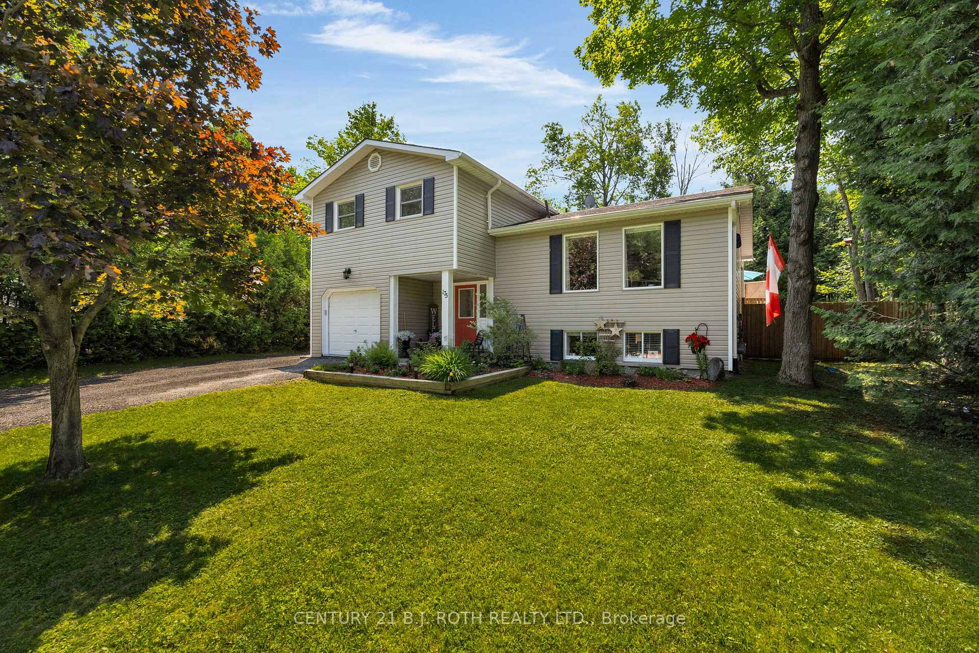 Photo 2 of 175 Segwun Boulevard, Gravenhurst, Muskoka (S) — HOMEH