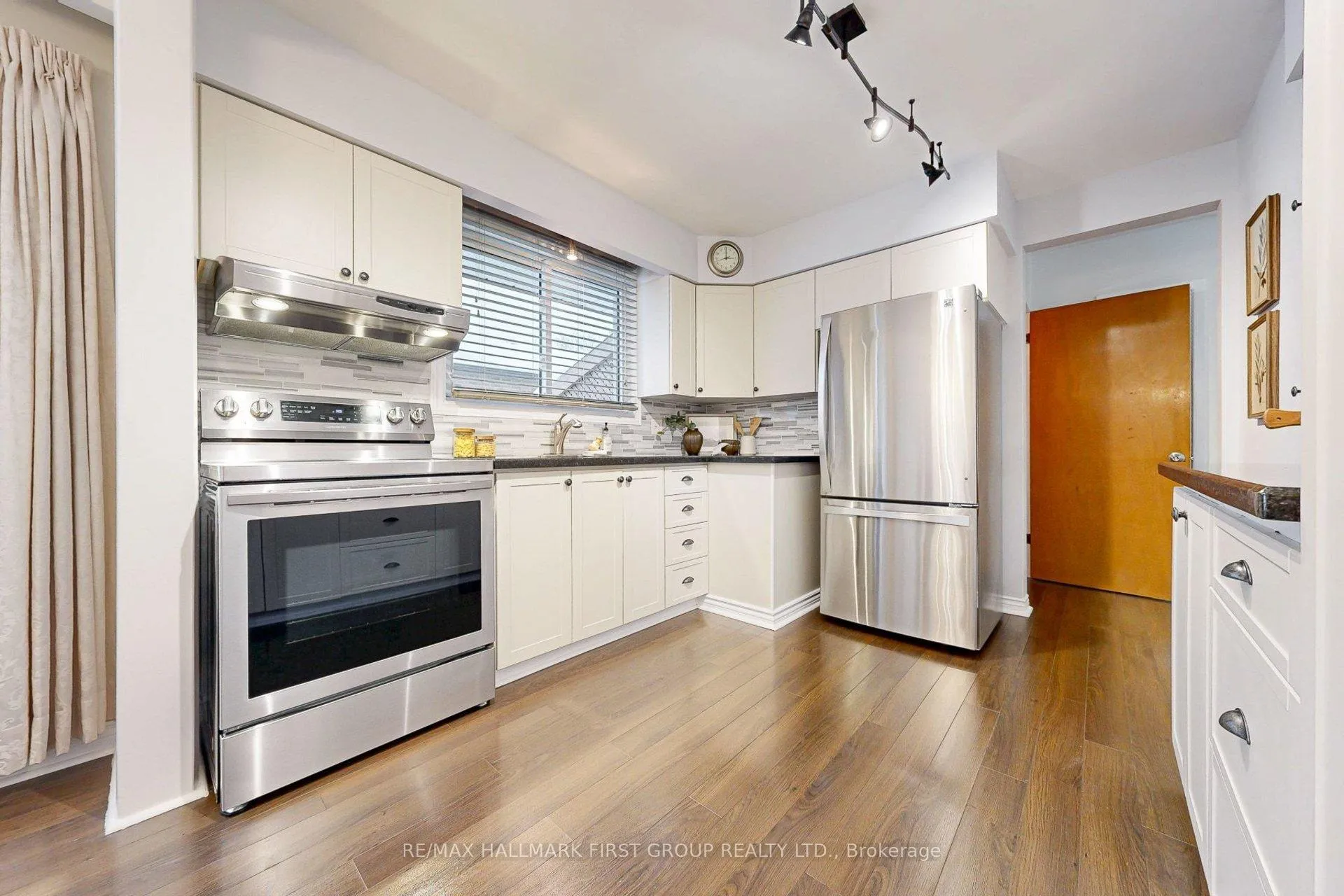 Photo 12 of 209 Johnson Avenue, Whitby, Blue Grass Meadows — HOMEH