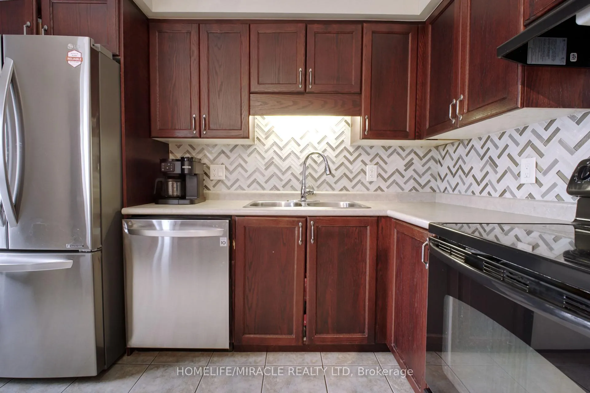 Photo 2 of 206 Westmeadow Drive, Kitchener — HOMEH