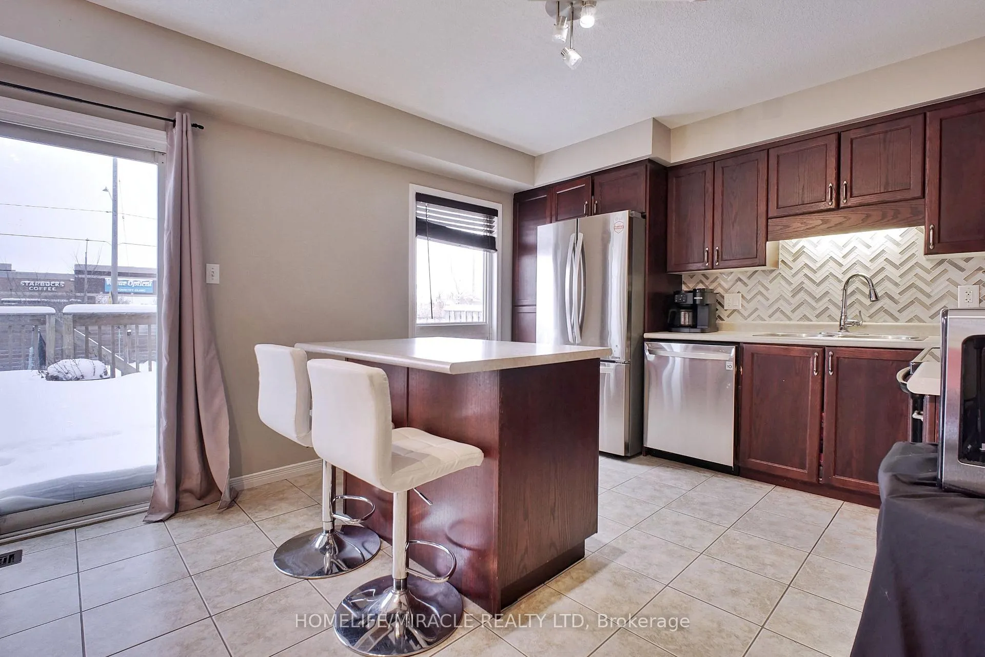 Photo 4 of 206 Westmeadow Drive, Kitchener — HOMEH