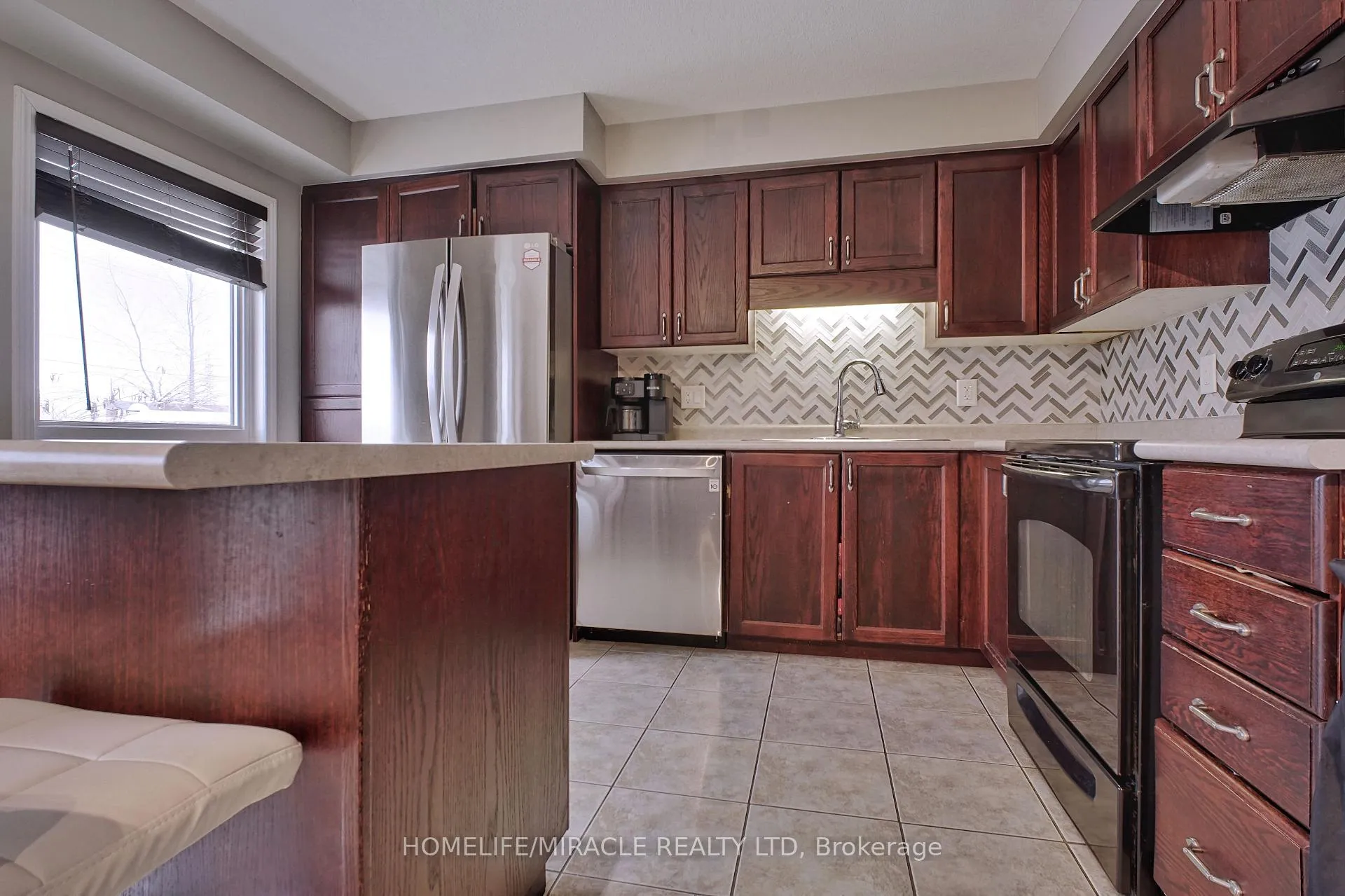 Photo 5 of 206 Westmeadow Drive, Kitchener — HOMEH