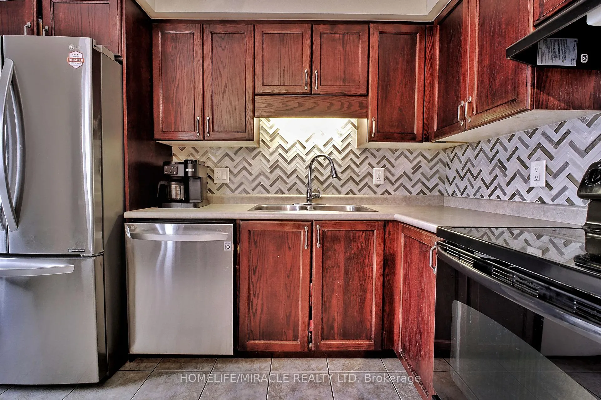 Photo 8 of 206 Westmeadow Drive, Kitchener — HOMEH