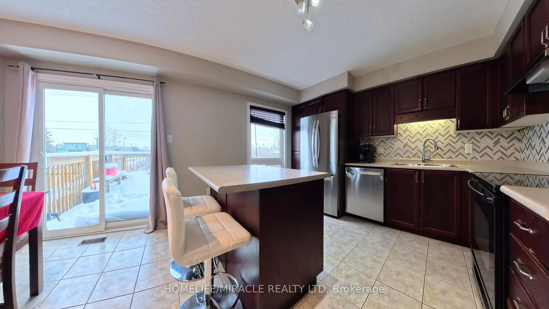 Photo 10 of 206 Westmeadow Drive, Kitchener — HOMEH