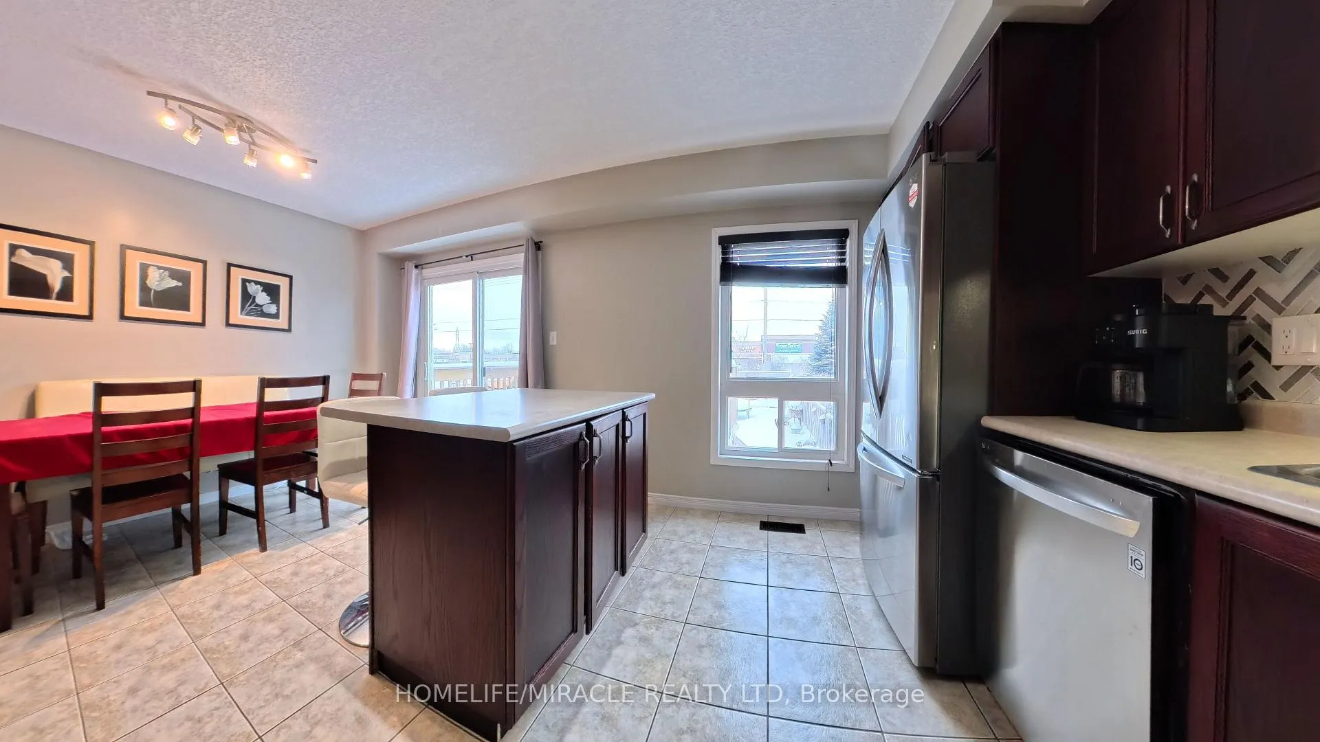 Photo 12 of 206 Westmeadow Drive, Kitchener — HOMEH