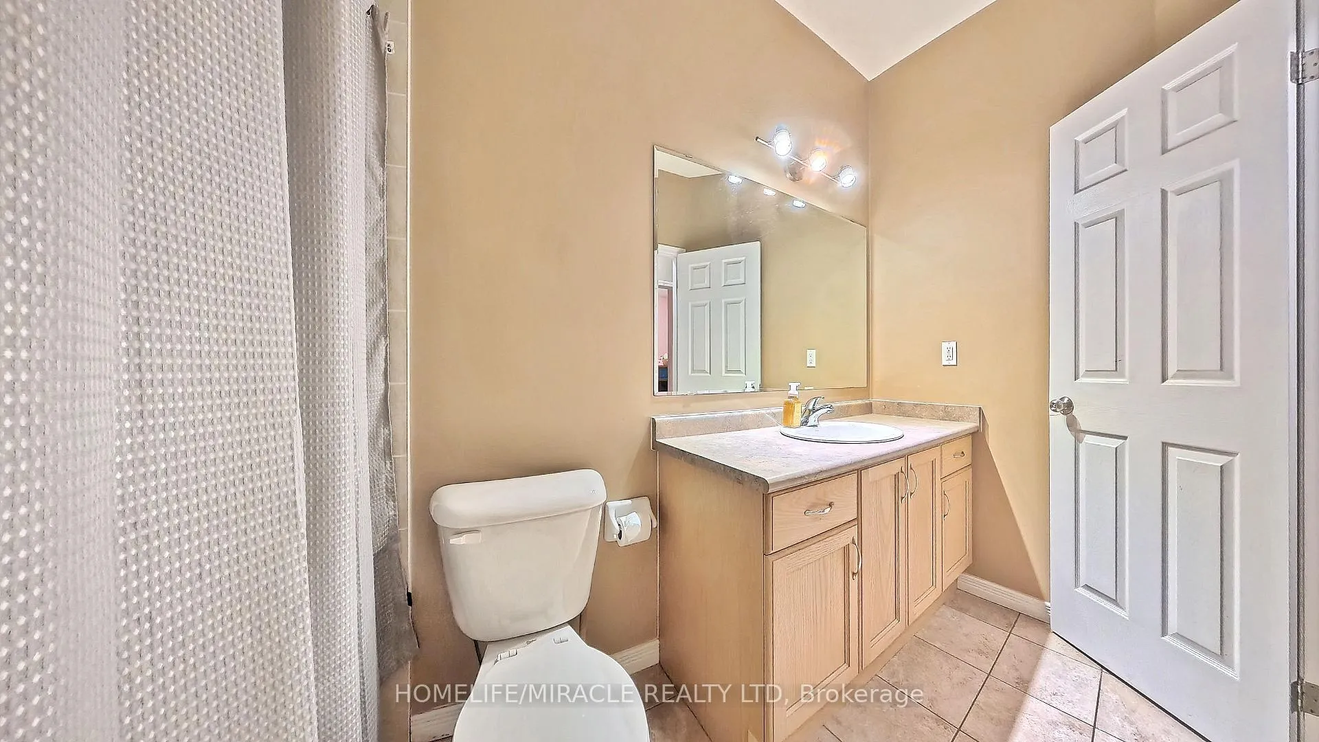 Photo 21 of 206 Westmeadow Drive, Kitchener — HOMEH