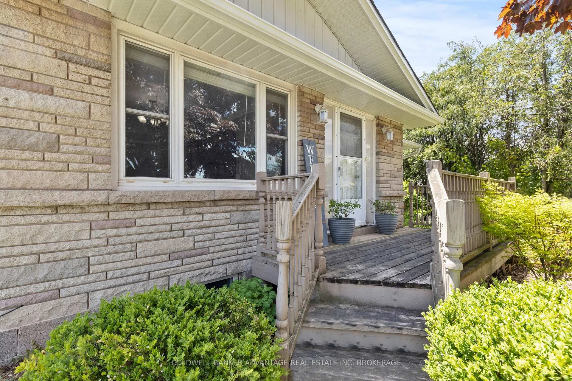 Photo 3 of 302 Main Street E, Grimsby, Grimsby East — HOMEH