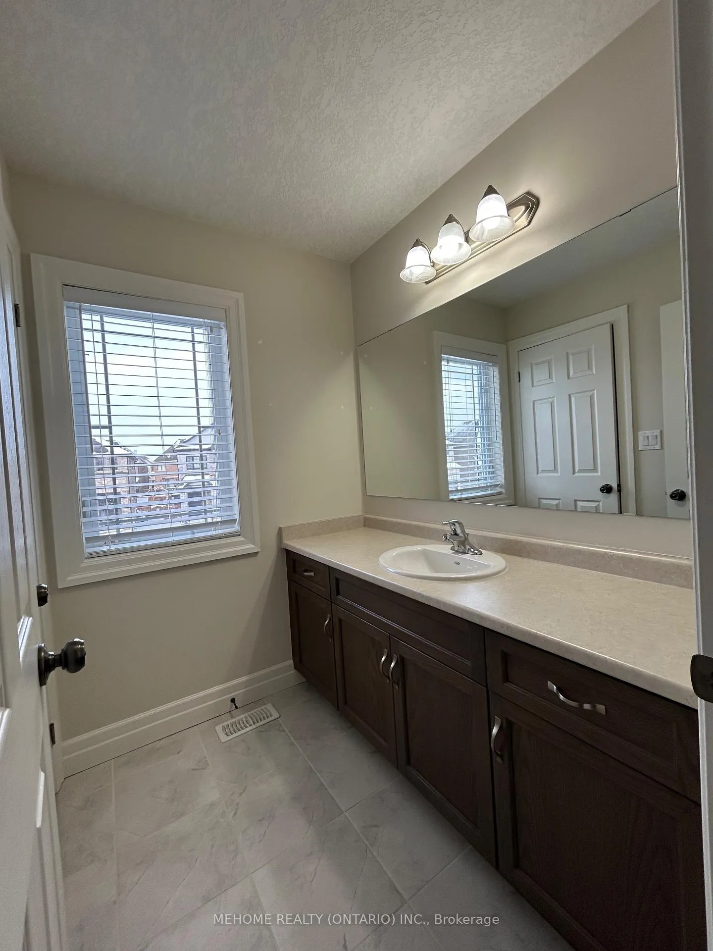 Photo 17 of 201 Spring Garden Drive, Waterloo — HOMEH