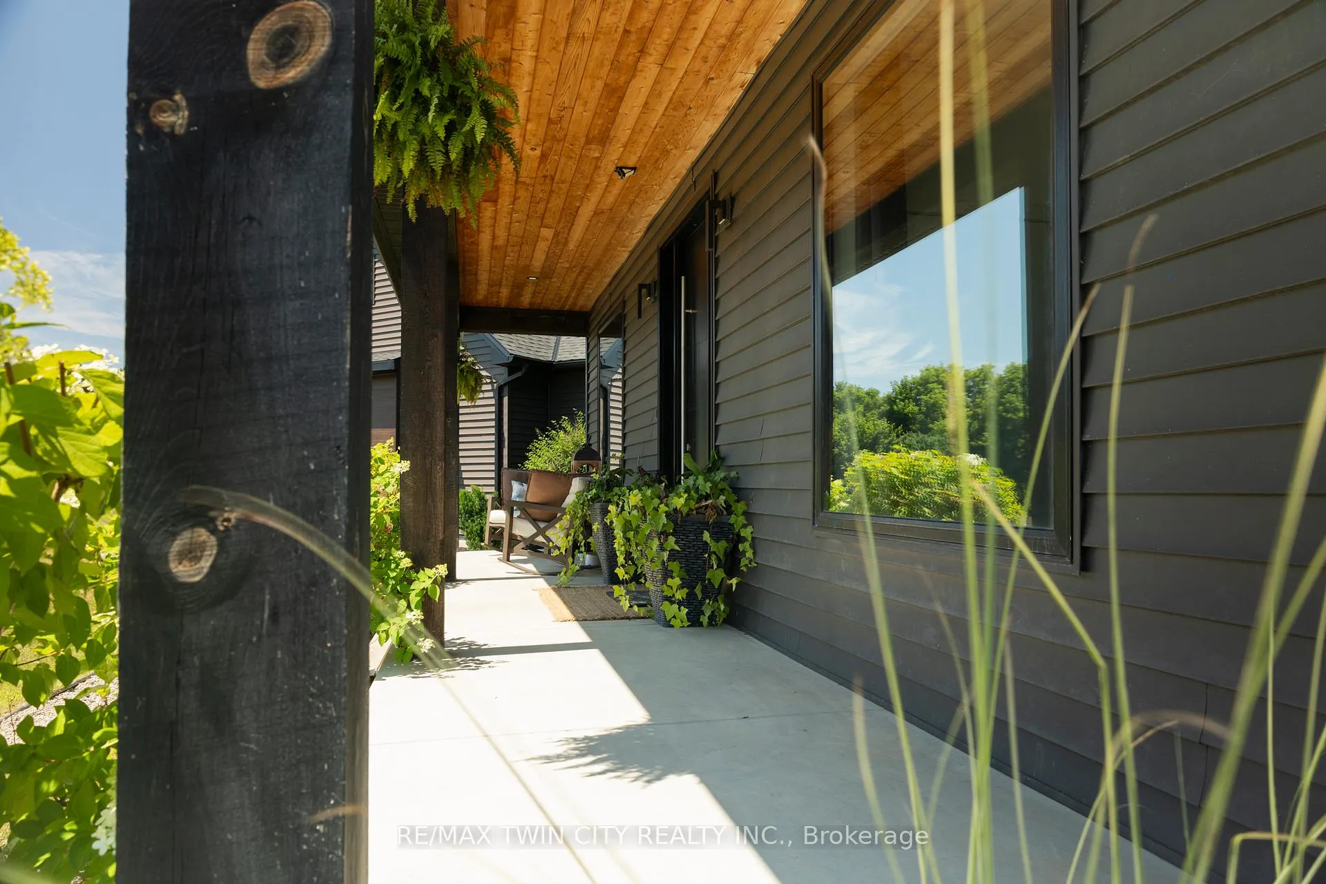 Photo 4 of 16 Forman Street, Brant, Oakland — HOMEH