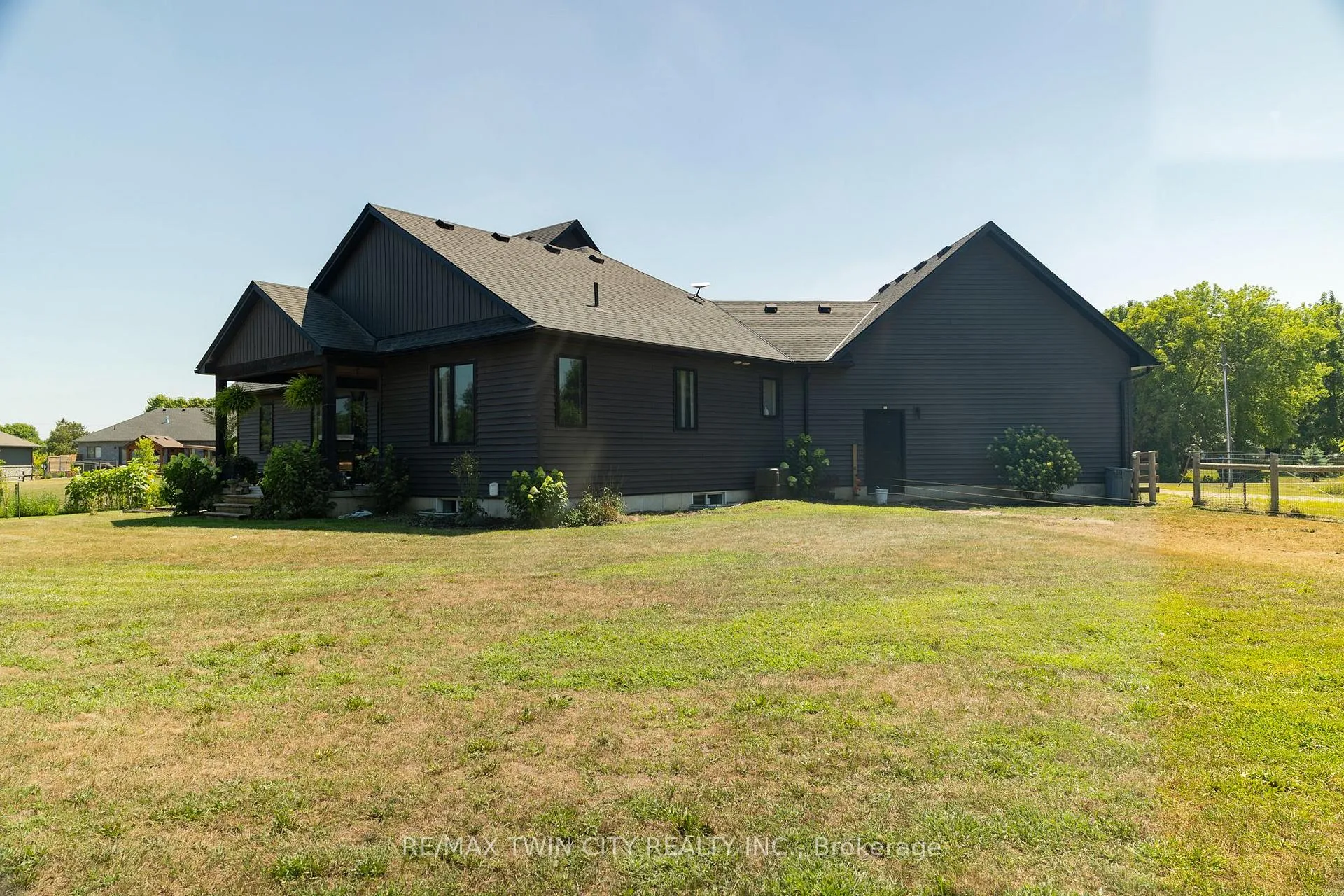 Photo 6 of 16 Forman Street, Brant, Oakland — HOMEH