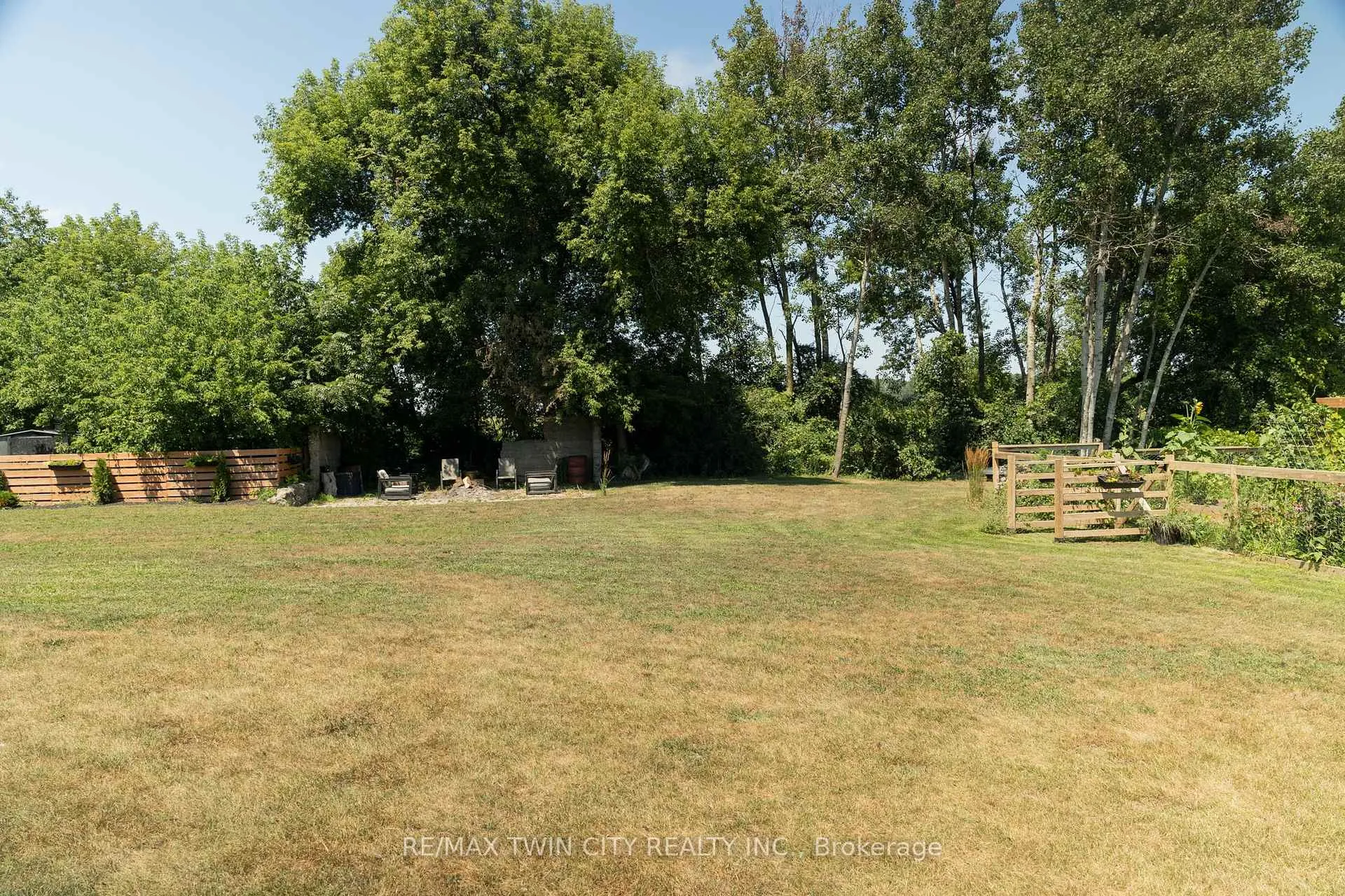 Photo 7 of 16 Forman Street, Brant, Oakland — HOMEH