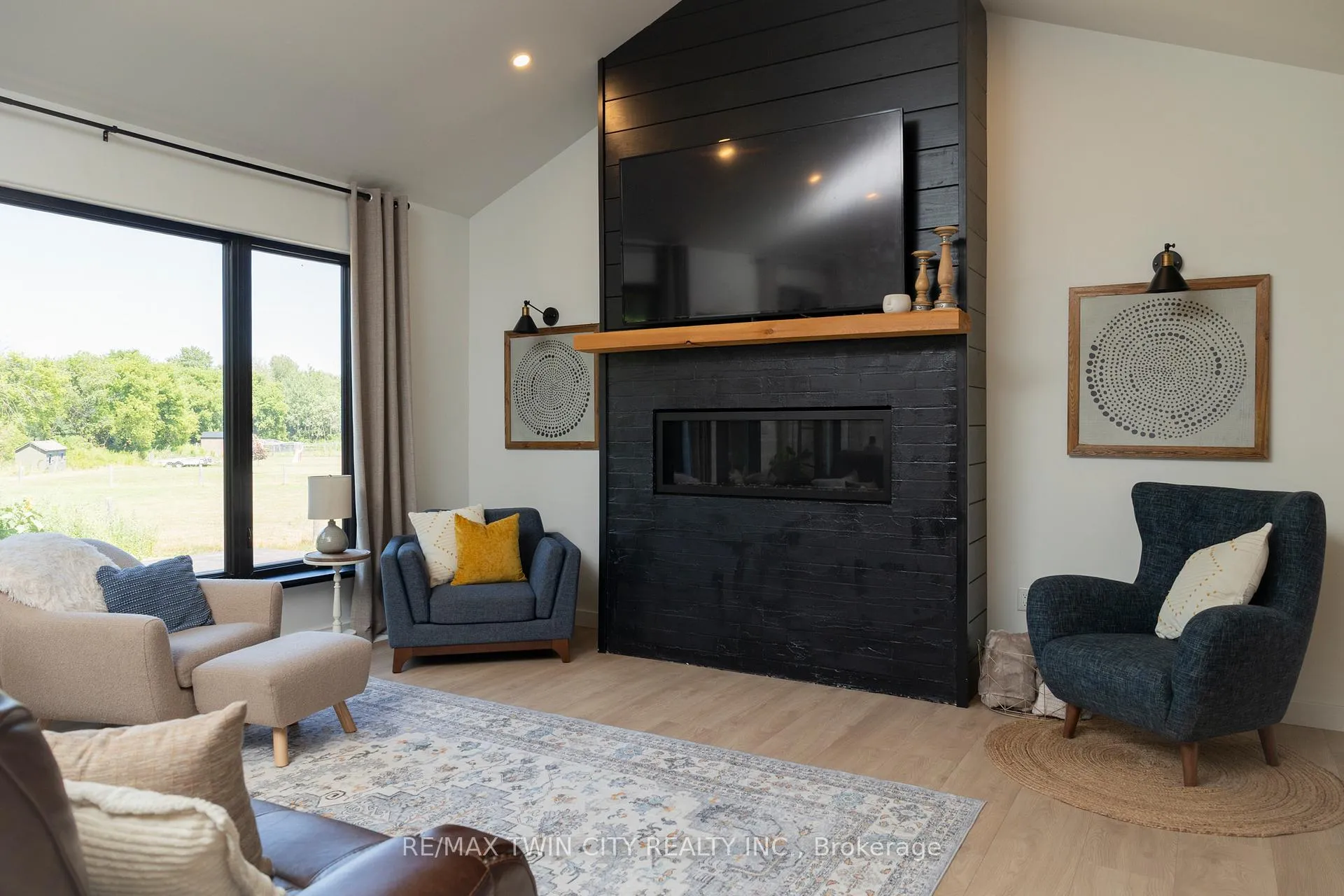 Photo 8 of 16 Forman Street, Brant, Oakland — HOMEH