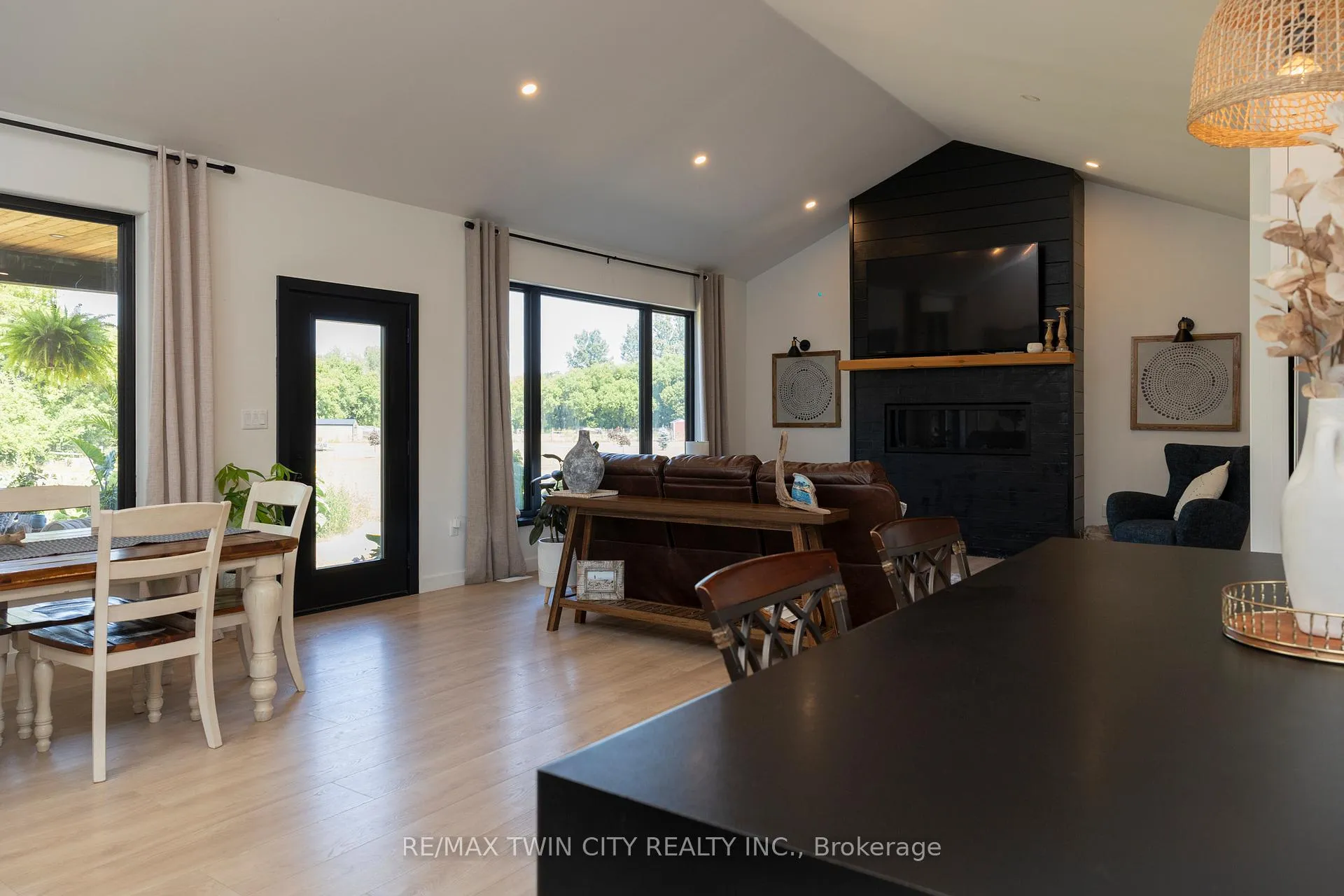 Photo 10 of 16 Forman Street, Brant, Oakland — HOMEH