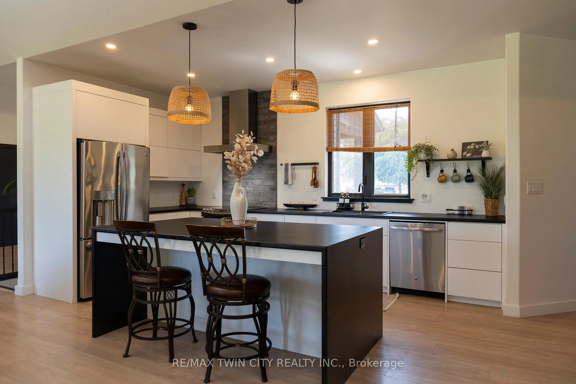 Photo 14 of 16 Forman Street, Brant, Oakland — HOMEH