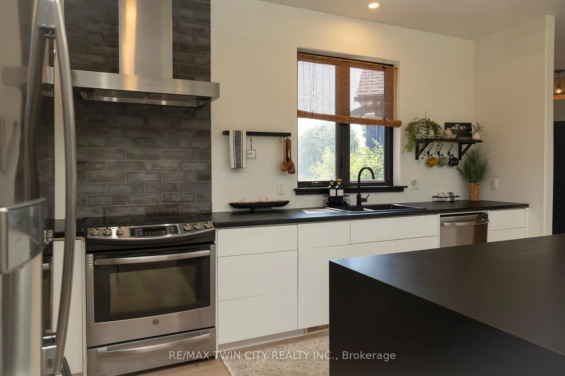 Photo 15 of 16 Forman Street, Brant, Oakland — HOMEH