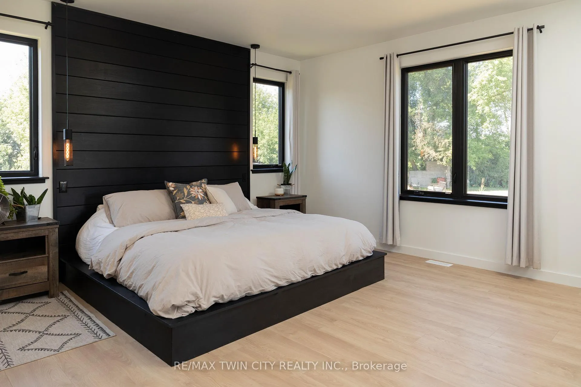 Photo 17 of 16 Forman Street, Brant, Oakland — HOMEH