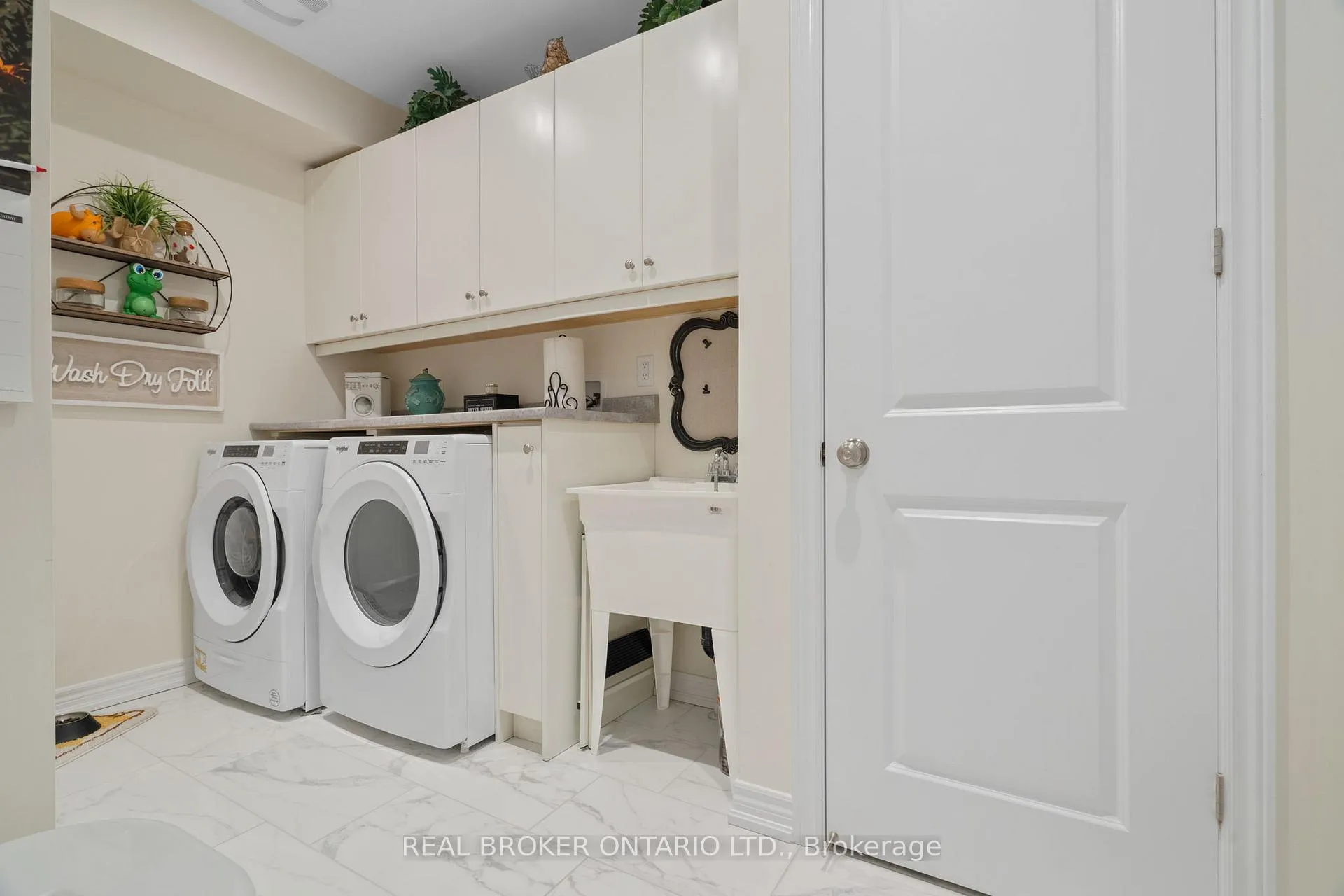 Photo 7 of 23 Howard Williams Court, Uxbridge — HOMEH