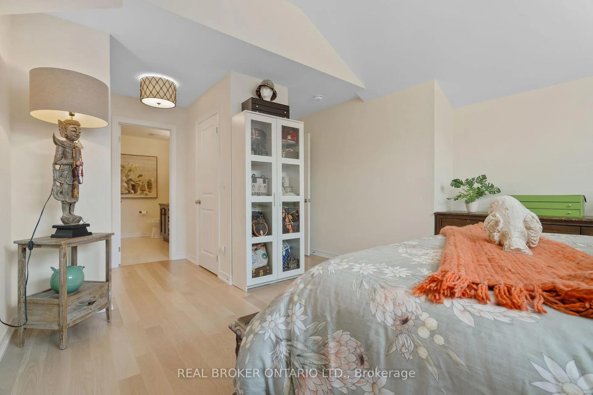Photo 20 of 23 Howard Williams Court, Uxbridge — HOMEH