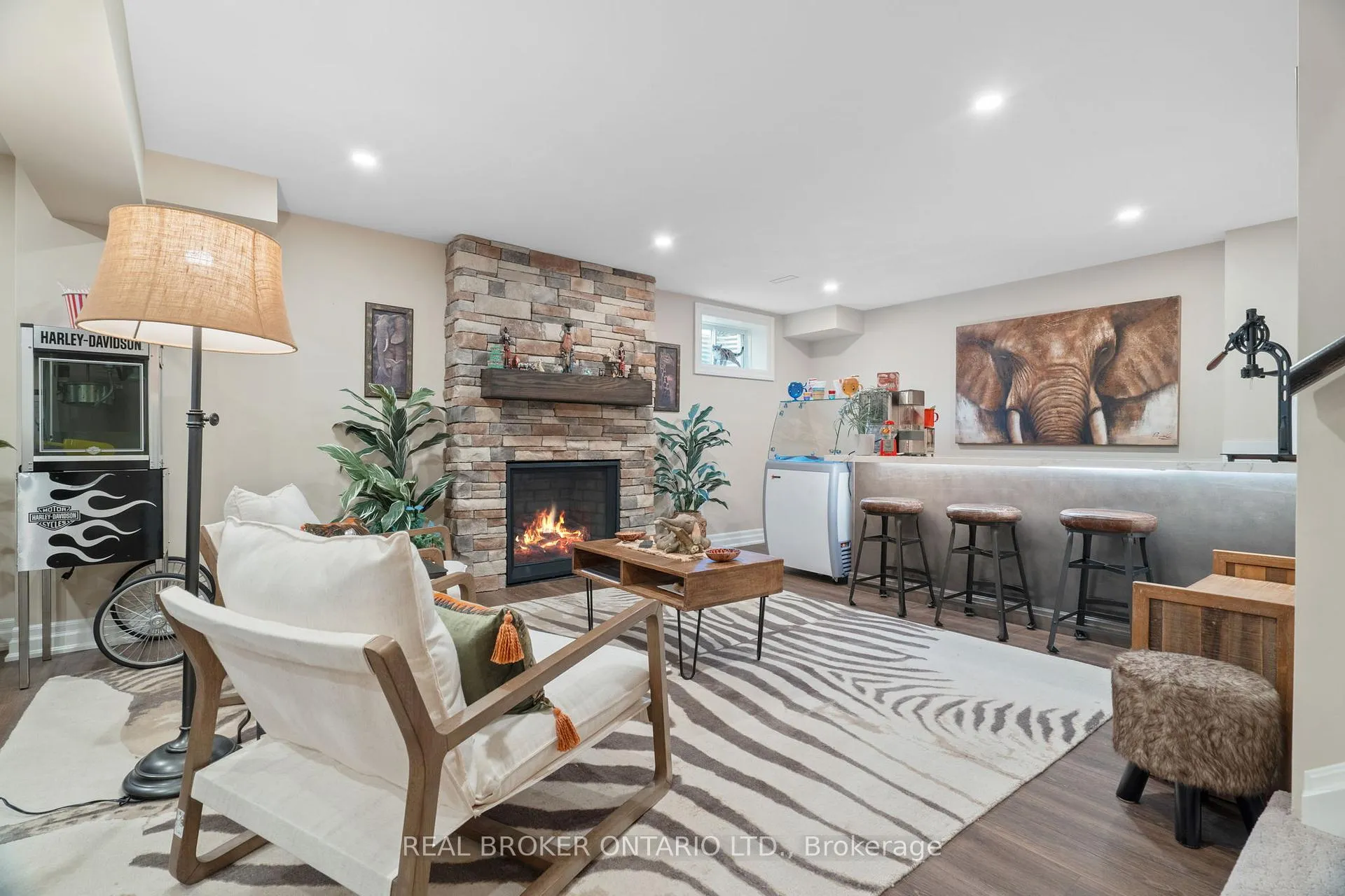 Photo 24 of 23 Howard Williams Court, Uxbridge — HOMEH