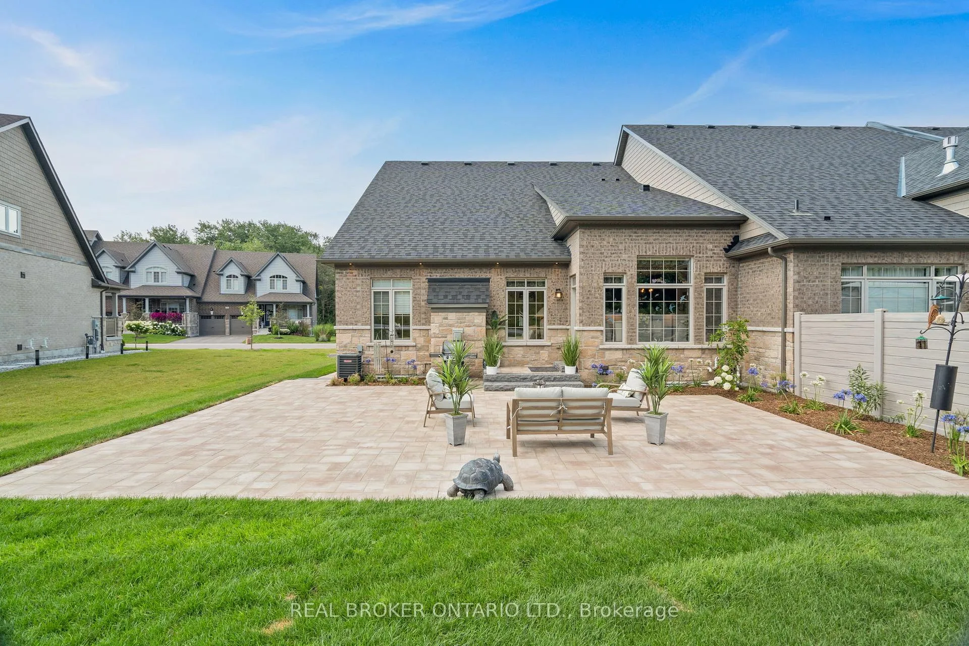 Photo 33 of 23 Howard Williams Court, Uxbridge — HOMEH