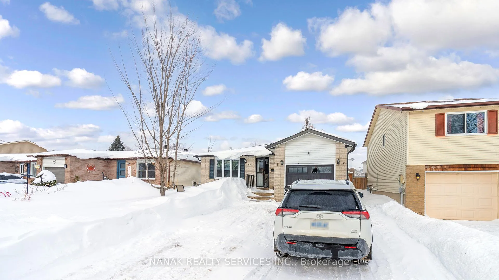 Photo 2 of 46 Hickling Trail, Barrie, Grove East — HOMEH