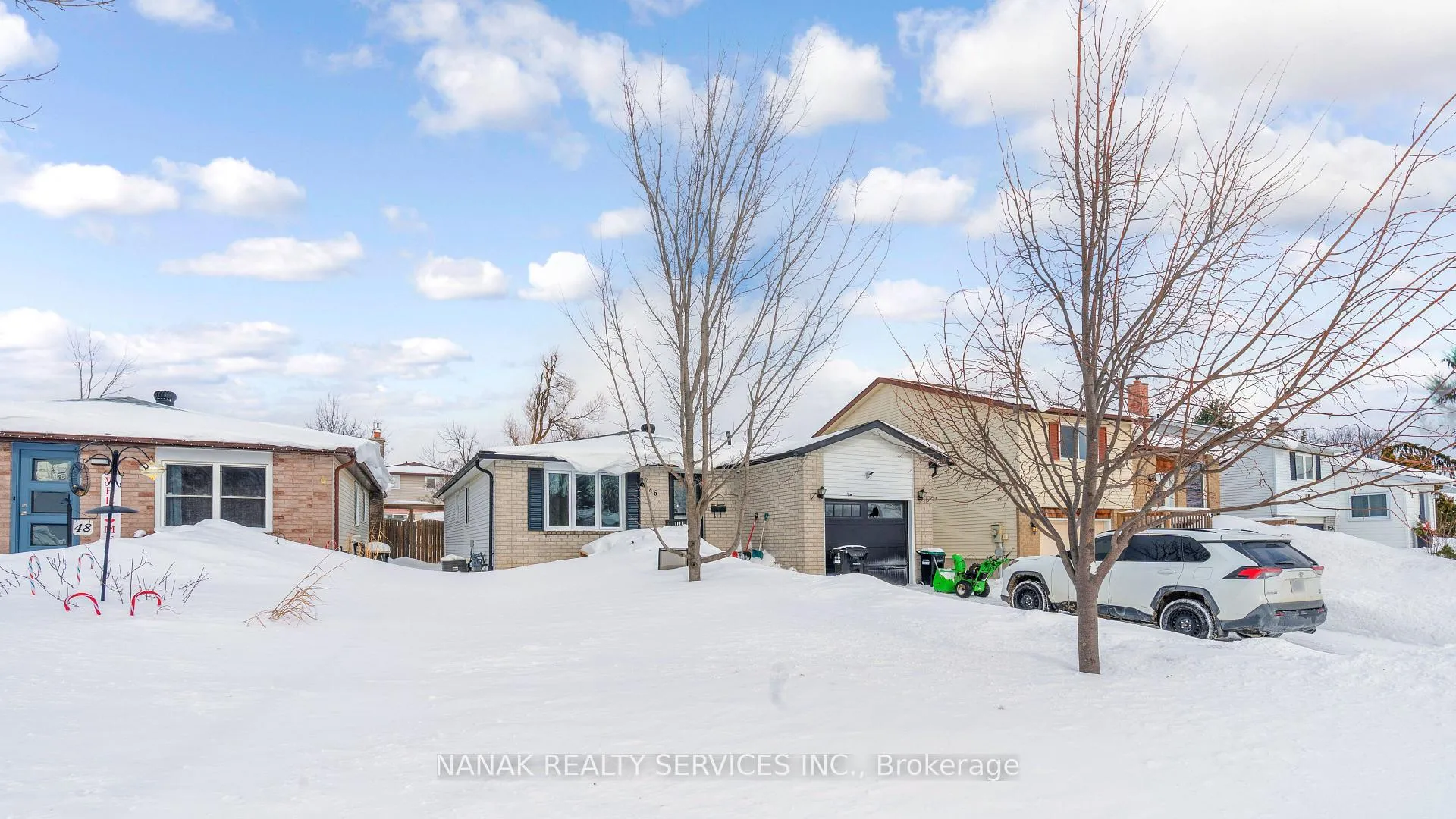 Photo 3 of 46 Hickling Trail, Barrie, Grove East — HOMEH