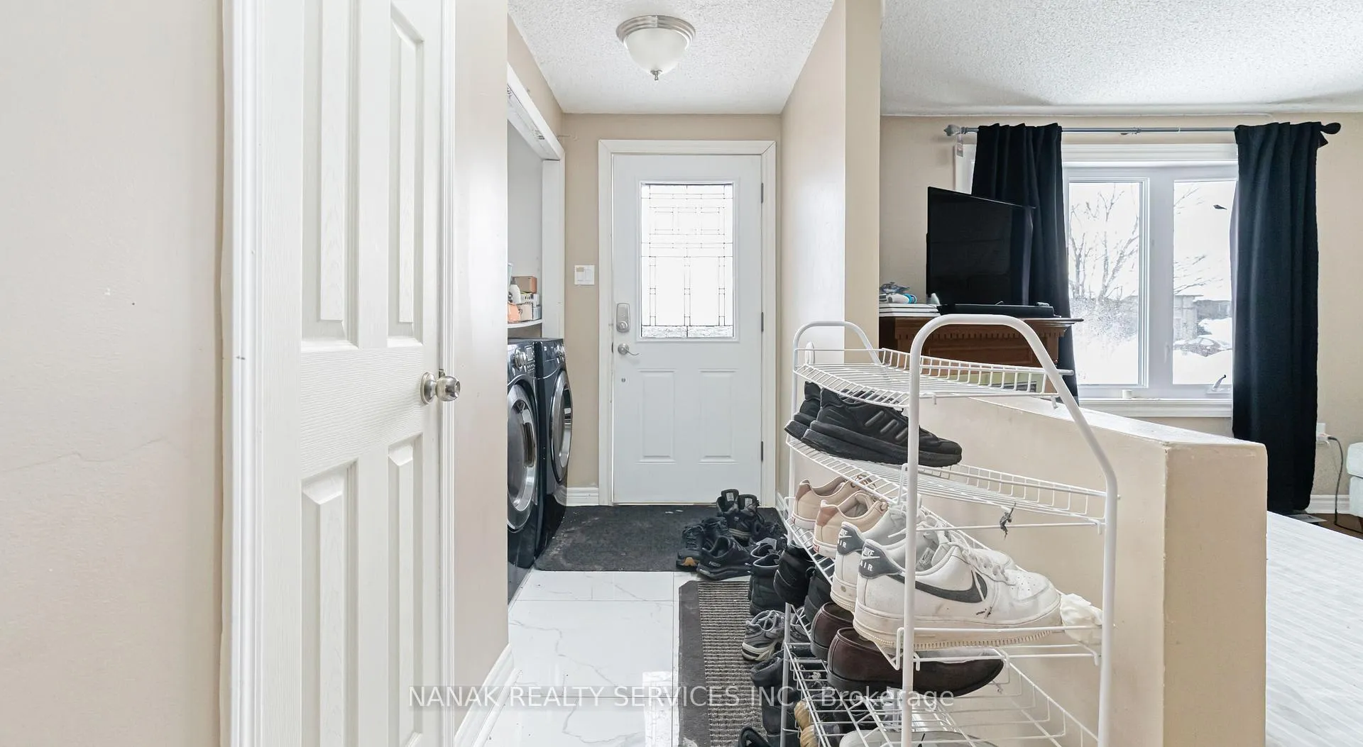 Photo 4 of 46 Hickling Trail, Barrie, Grove East — HOMEH