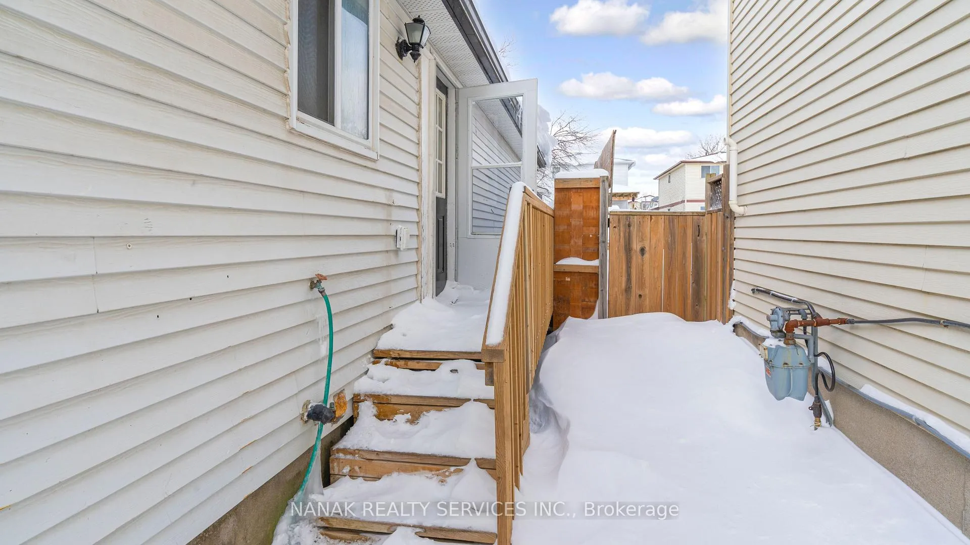 Photo 24 of 46 Hickling Trail, Barrie, Grove East — HOMEH