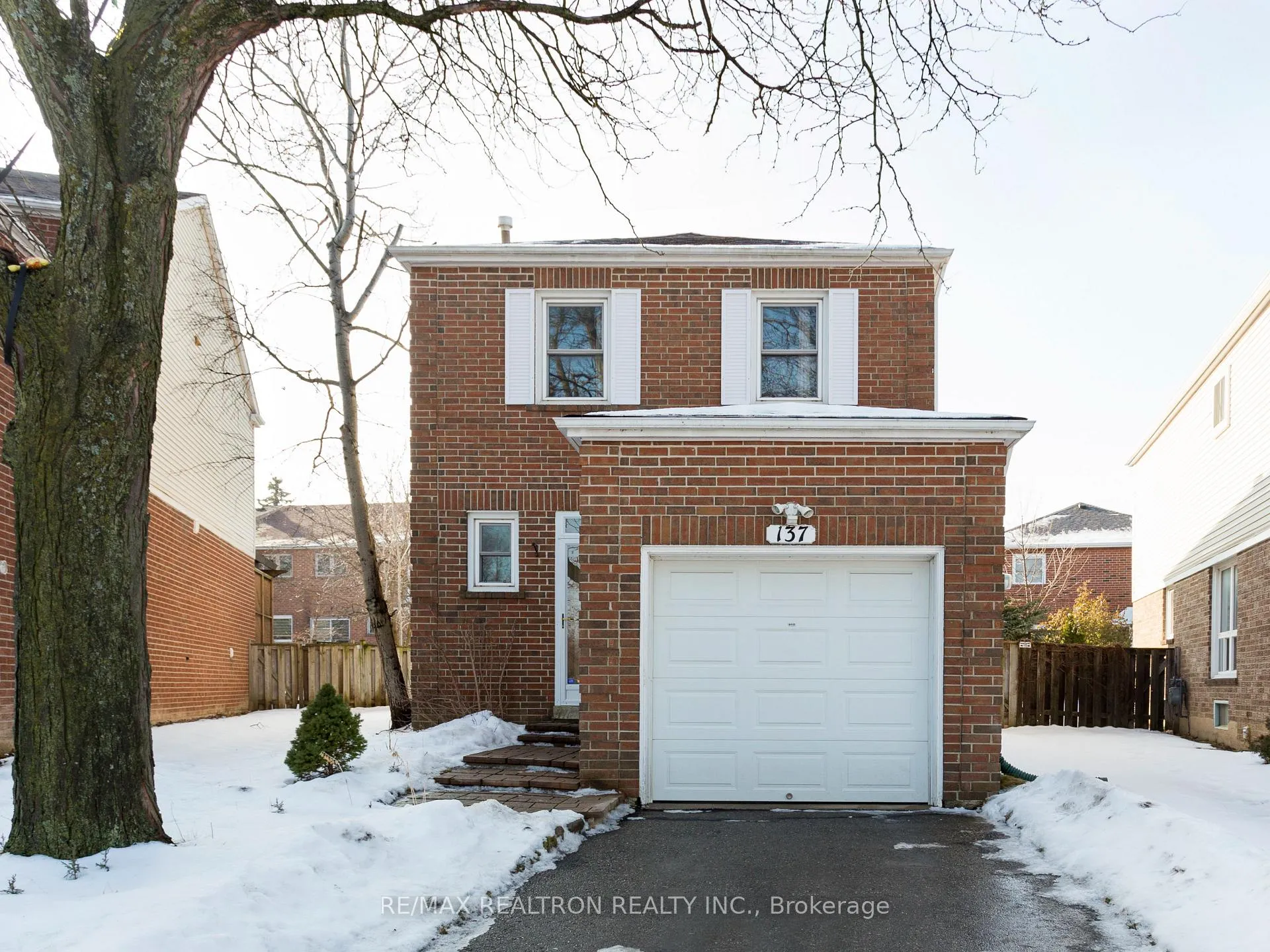 Photo 2 of 137 Glenmanor Way, Vaughan, Crestwood-Springfarm-Yorkhill — HOMEH