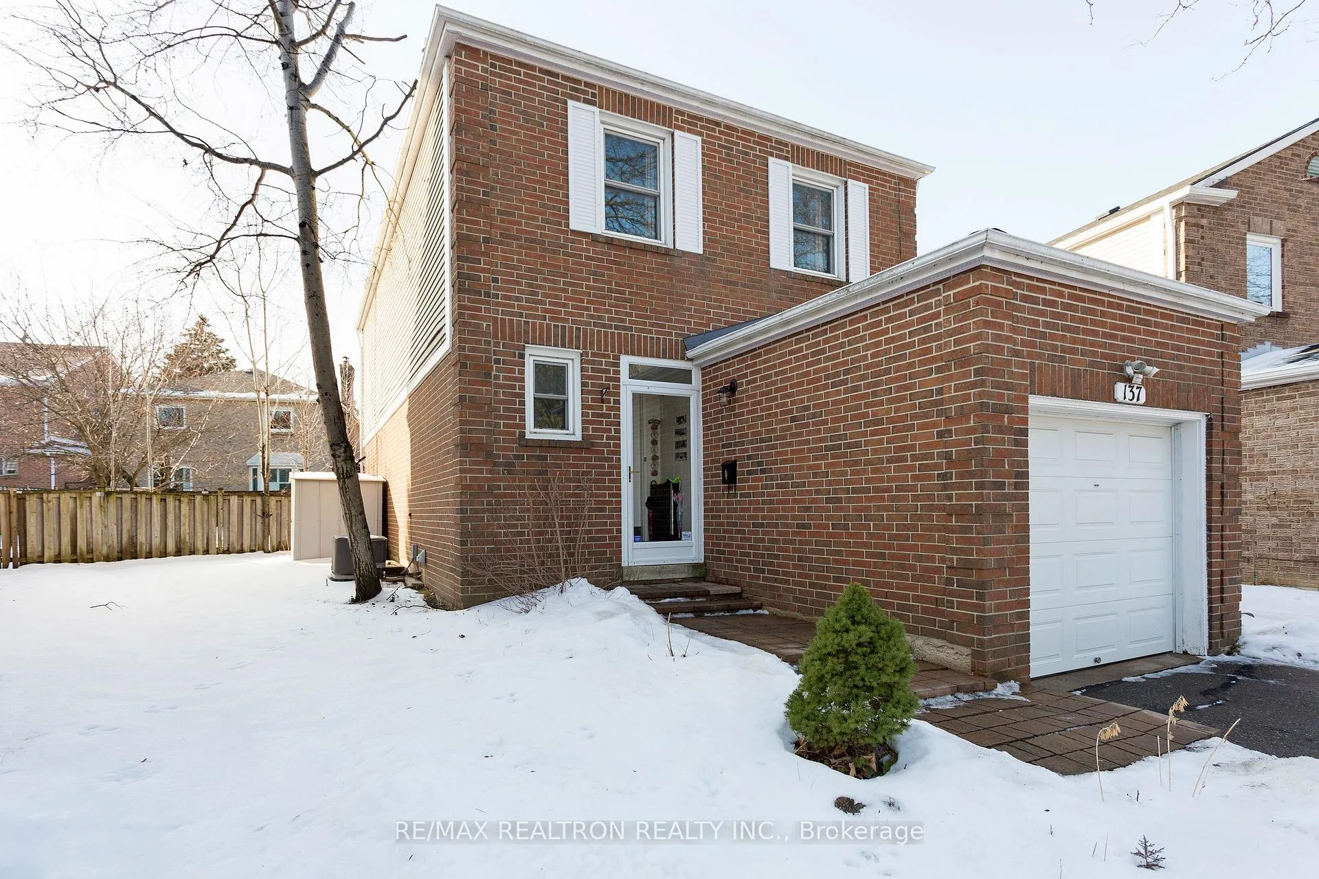 Photo 5 of 137 Glenmanor Way, Vaughan, Crestwood-Springfarm-Yorkhill — HOMEH