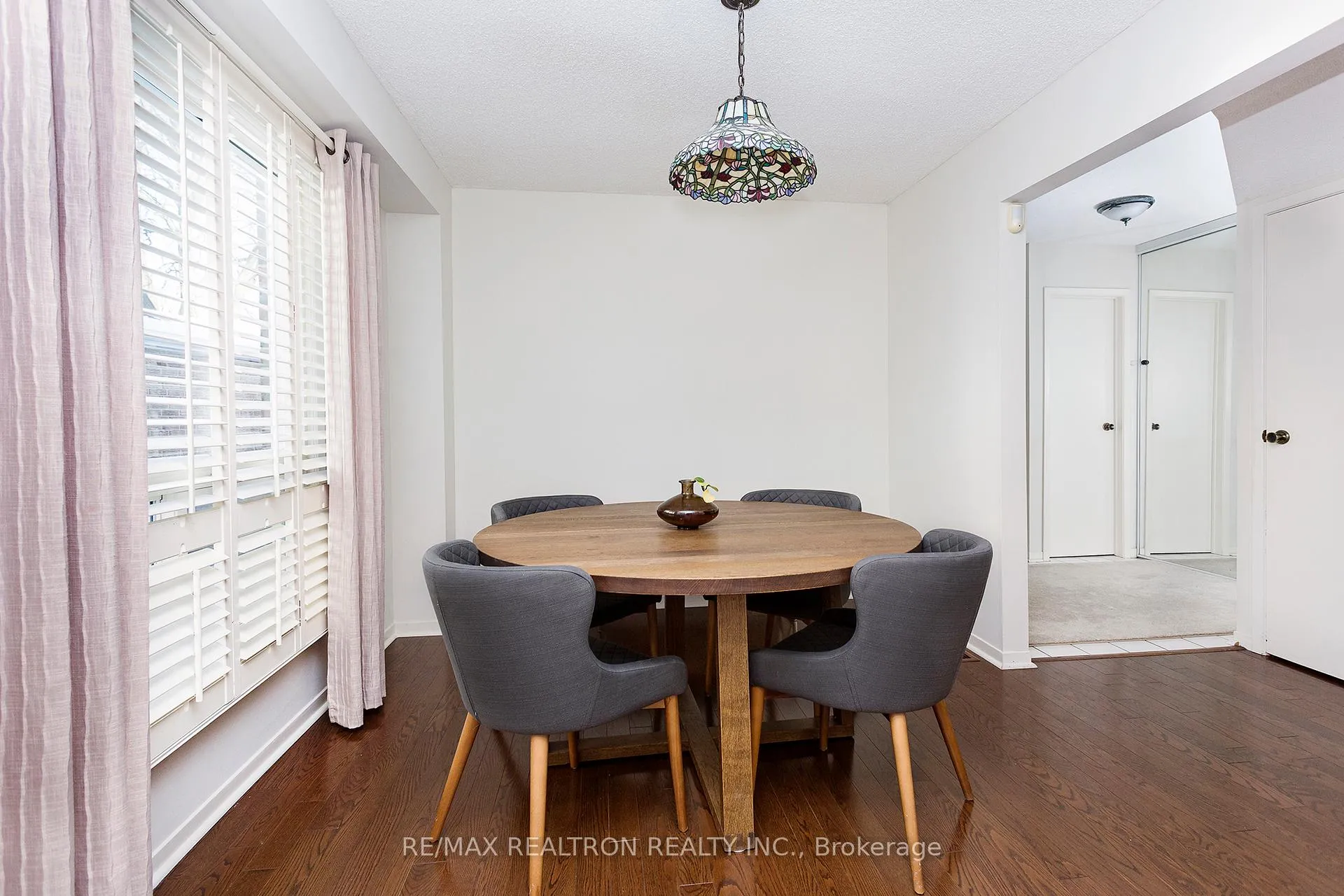 Photo 10 of 137 Glenmanor Way, Vaughan, Crestwood-Springfarm-Yorkhill — HOMEH