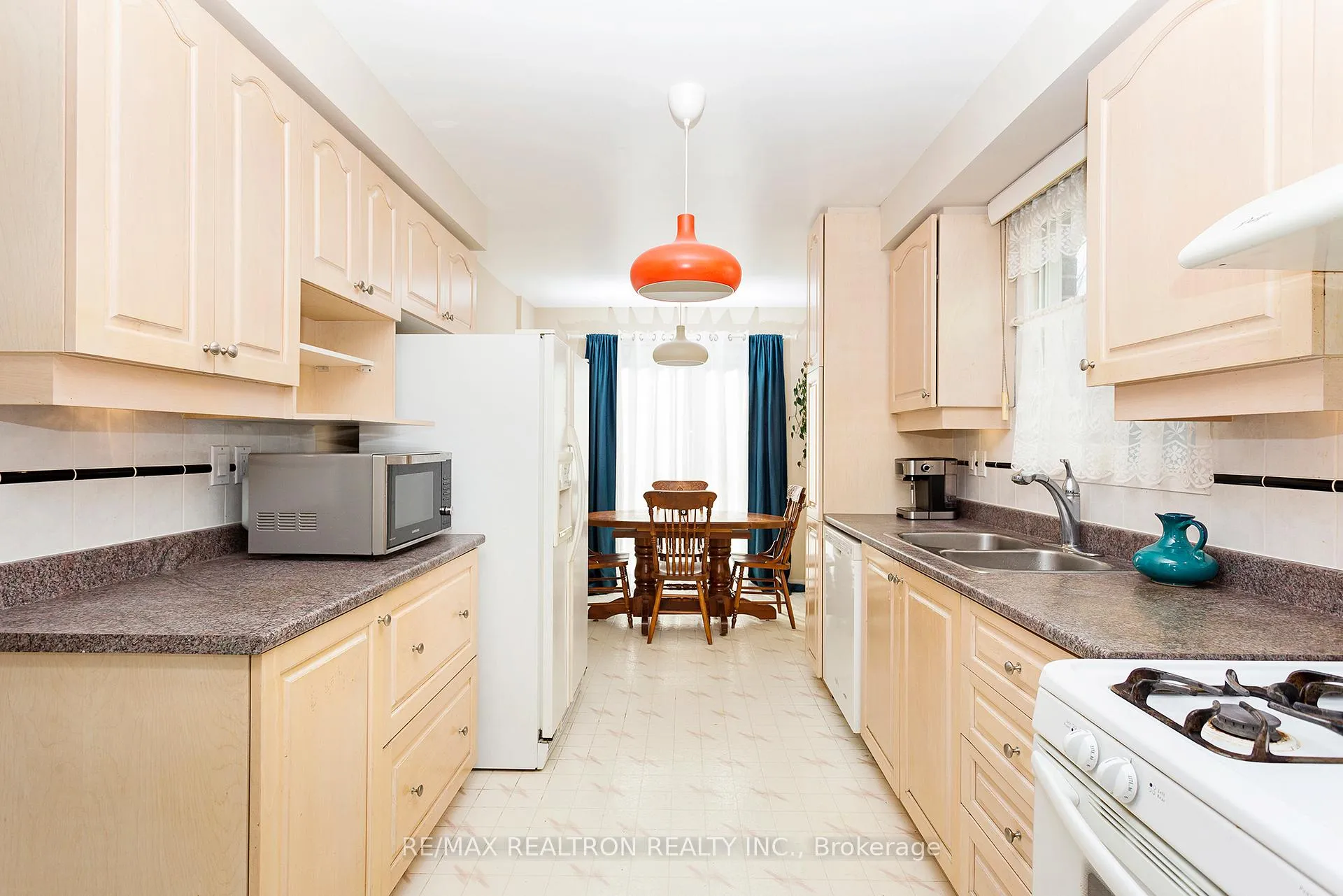 Photo 12 of 137 Glenmanor Way, Vaughan, Crestwood-Springfarm-Yorkhill — HOMEH