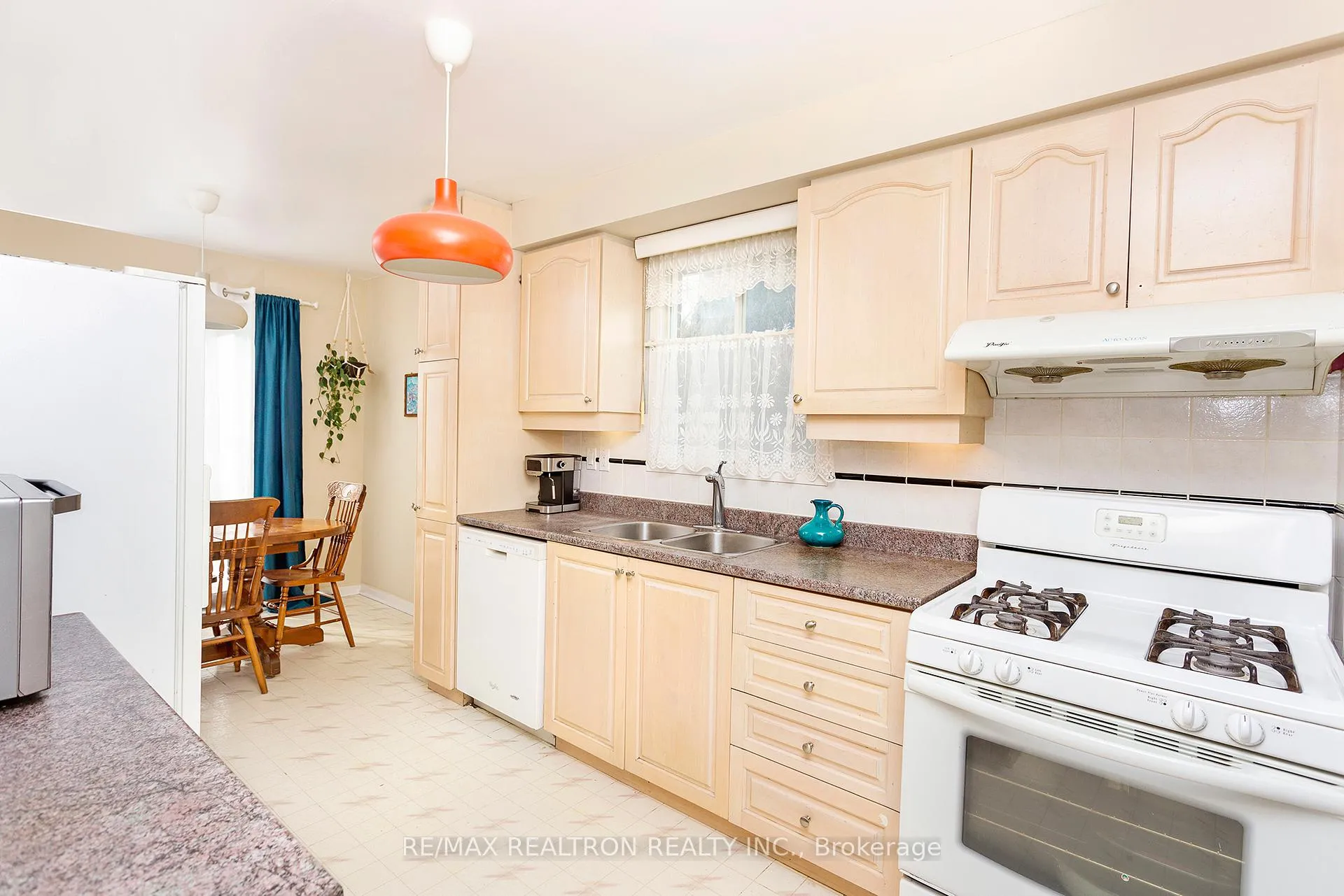 Photo 13 of 137 Glenmanor Way, Vaughan, Crestwood-Springfarm-Yorkhill — HOMEH