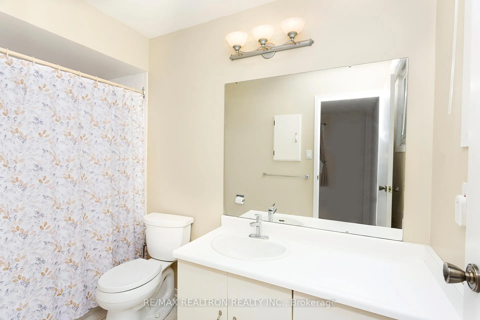 Photo 21 of 137 Glenmanor Way, Vaughan, Crestwood-Springfarm-Yorkhill — HOMEH