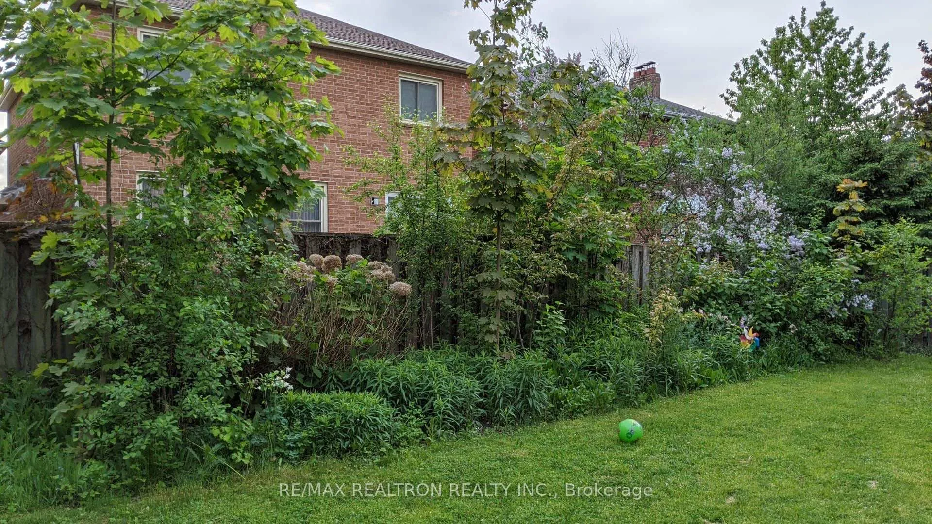 Photo 37 of 137 Glenmanor Way, Vaughan, Crestwood-Springfarm-Yorkhill — HOMEH