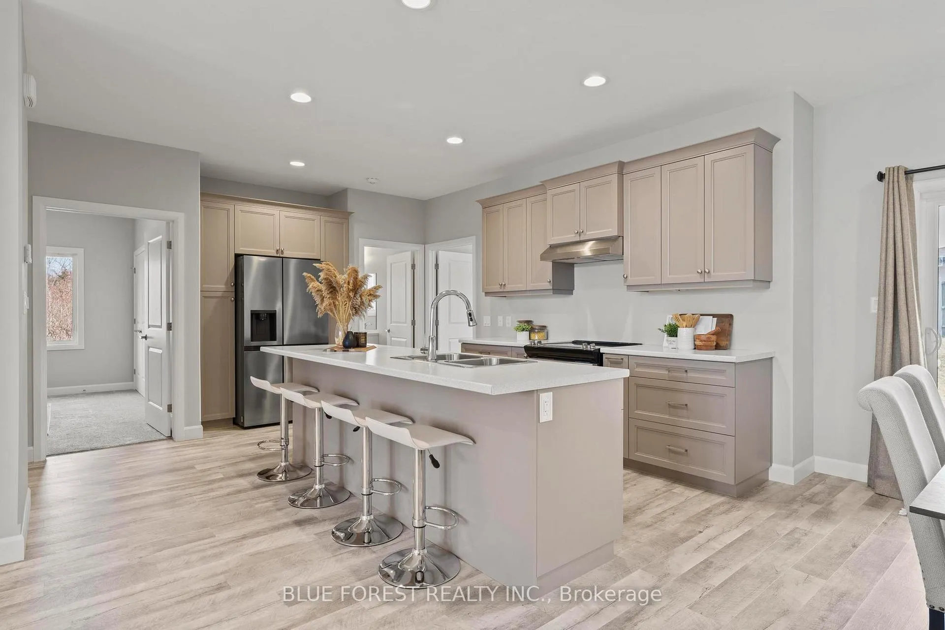 Photo 11 of 14 Vida Street, Chatham-Kent, Blenheim — HOMEH