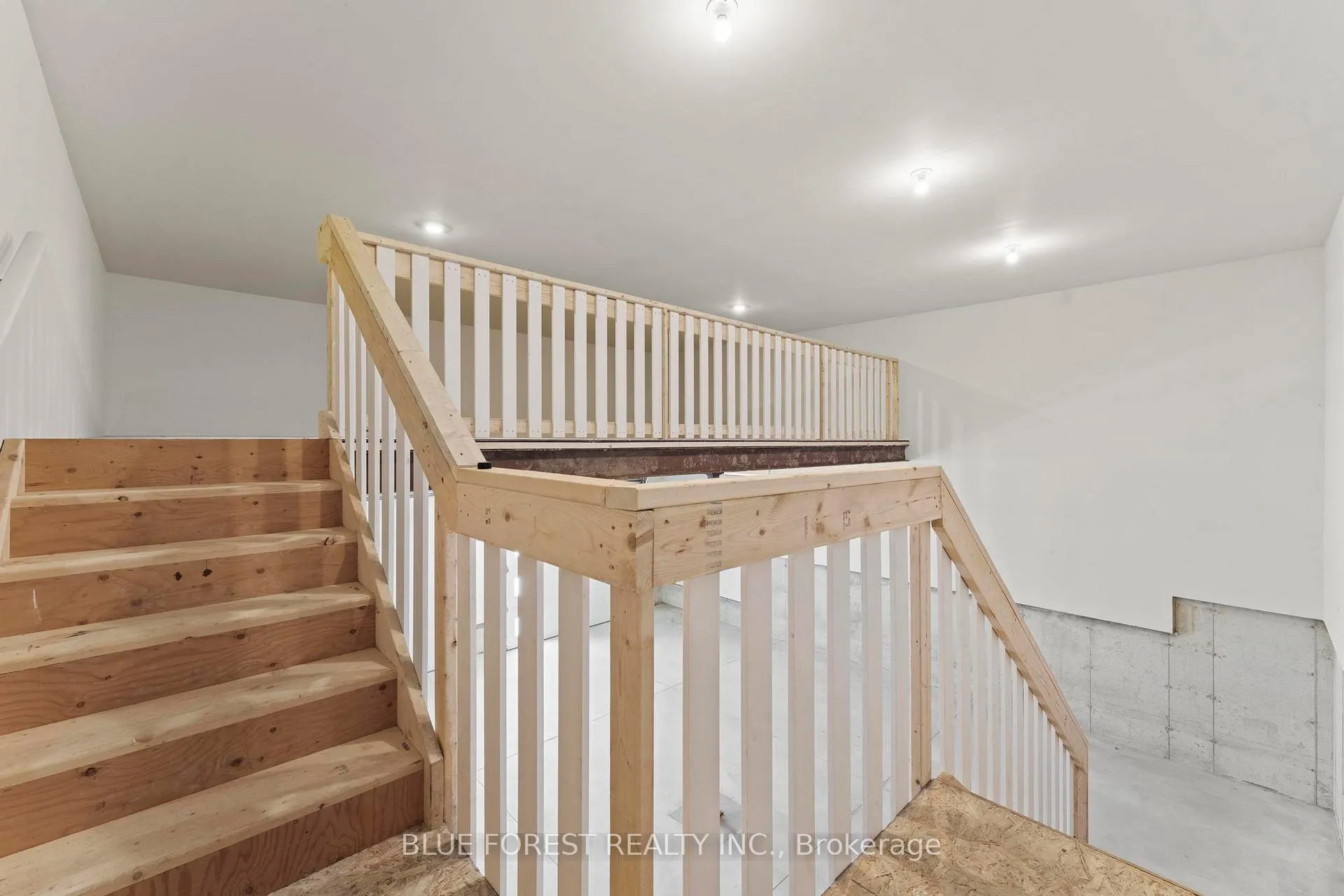 Photo 24 of 14 Vida Street, Chatham-Kent, Blenheim — HOMEH
