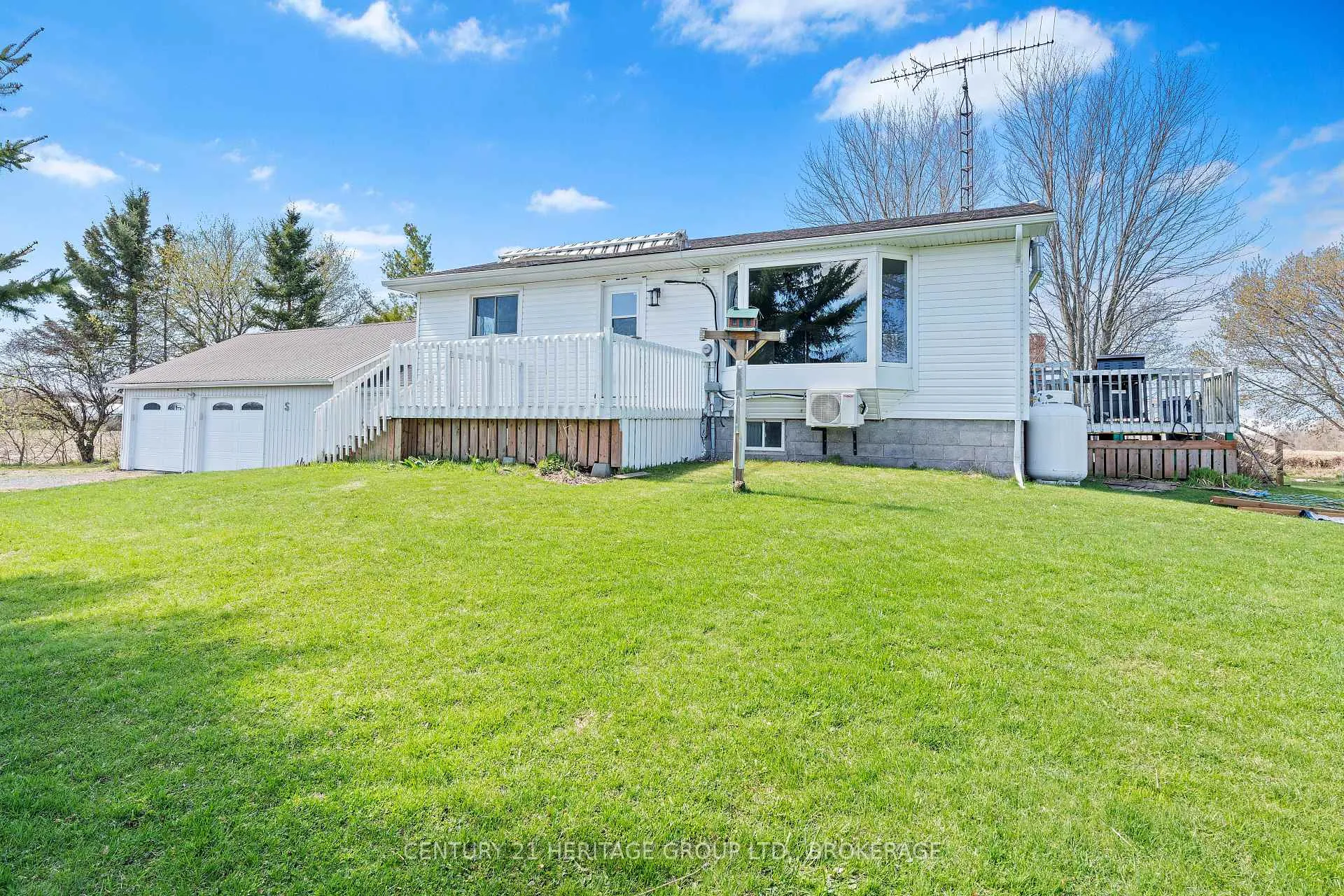 Photo 3 of 2750 15 Highway, Rideau Lakes, Rideau Lakes (South Crosby) Twp — HOMEH