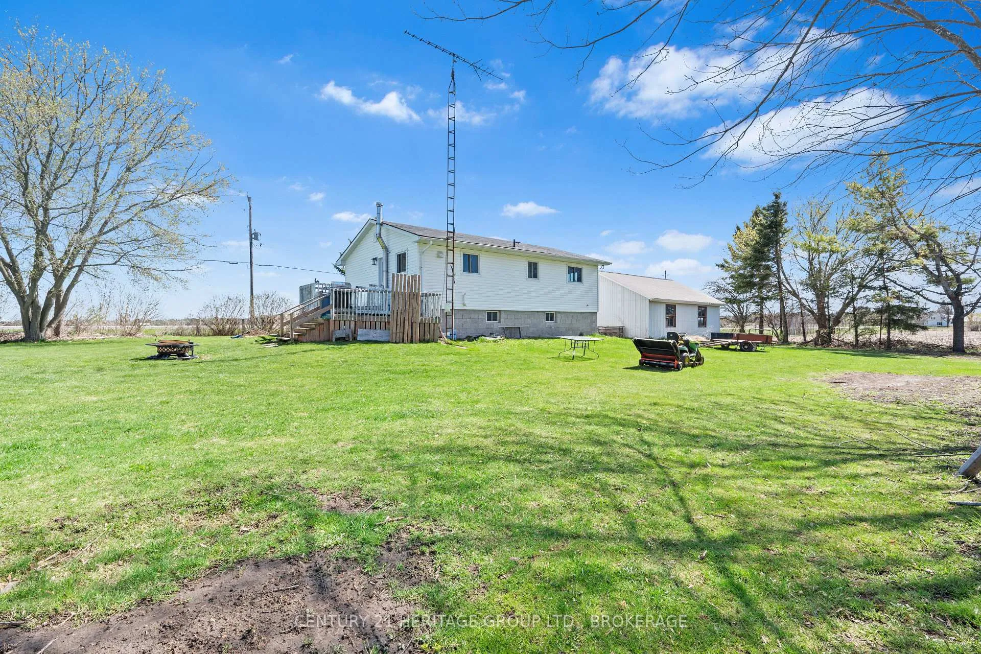 Photo 39 of 2750 15 Highway, Rideau Lakes, Rideau Lakes (South Crosby) Twp — HOMEH