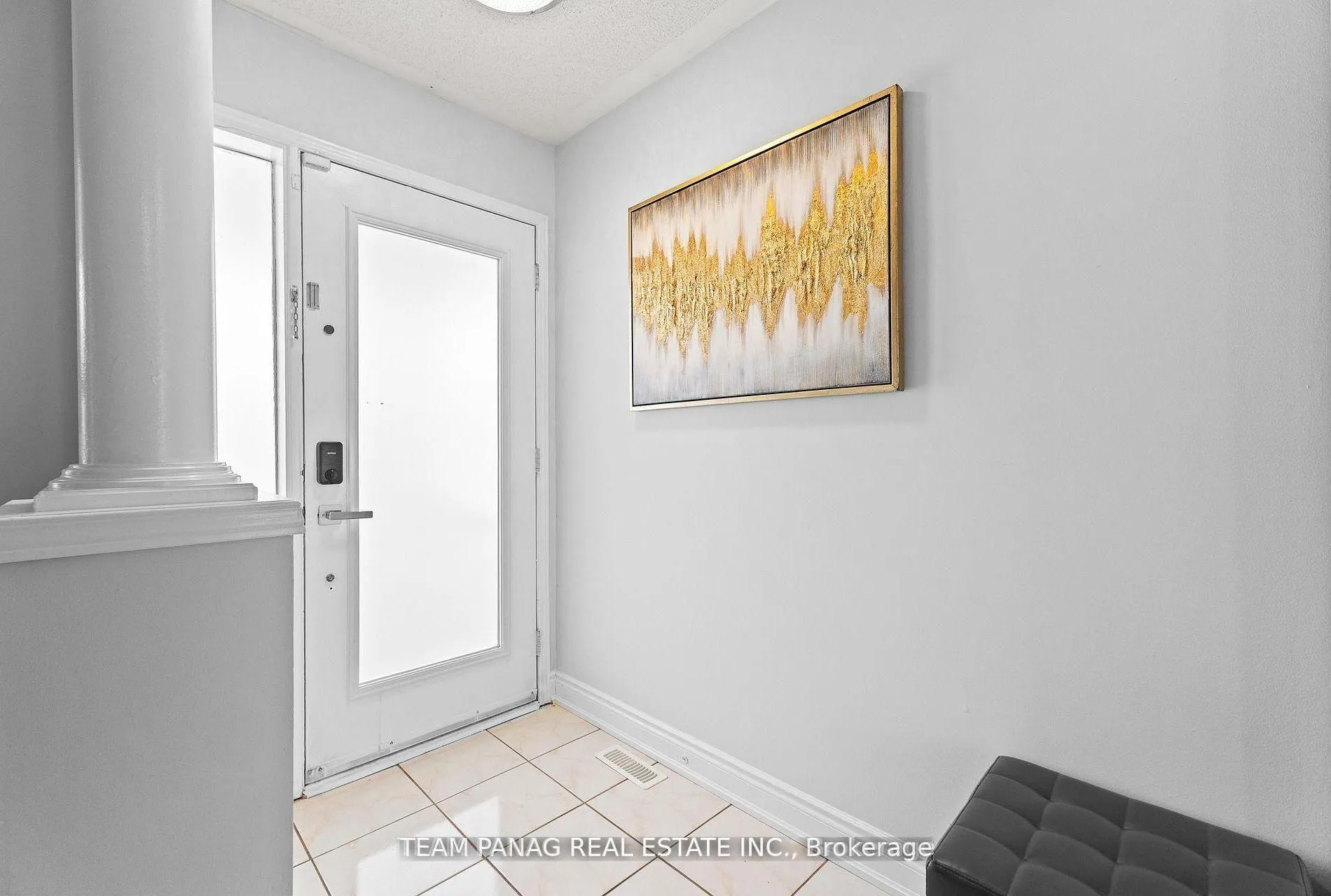 Photo 3 of 16 Saintsbury Crescent, Brampton, Sandringham-Wellington — HOMEH