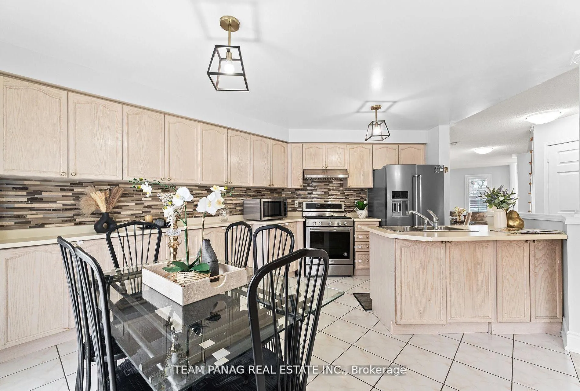 Photo 9 of 16 Saintsbury Crescent, Brampton, Sandringham-Wellington — HOMEH