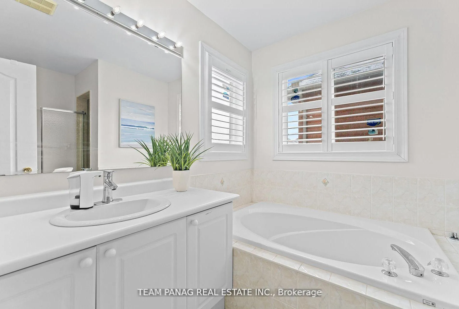 Photo 14 of 16 Saintsbury Crescent, Brampton, Sandringham-Wellington — HOMEH