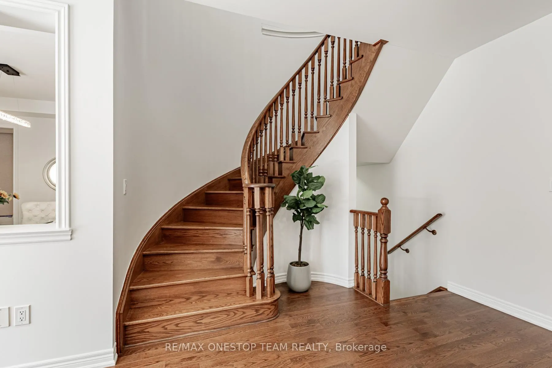 Photo 6 of 16 Nocturne Avenue, Vaughan, Kleinburg — HOMEH