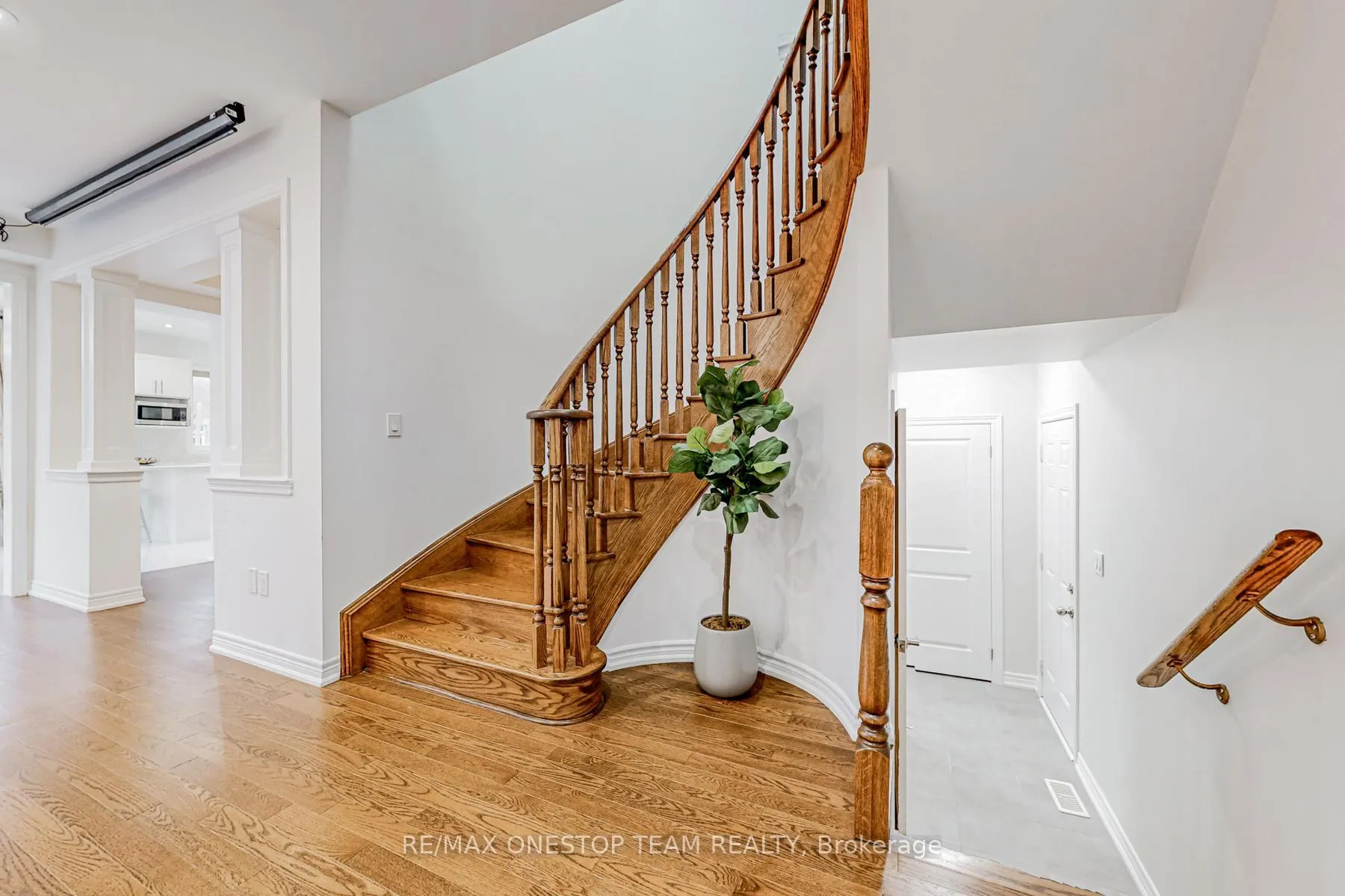 Photo 7 of 16 Nocturne Avenue, Vaughan, Kleinburg — HOMEH
