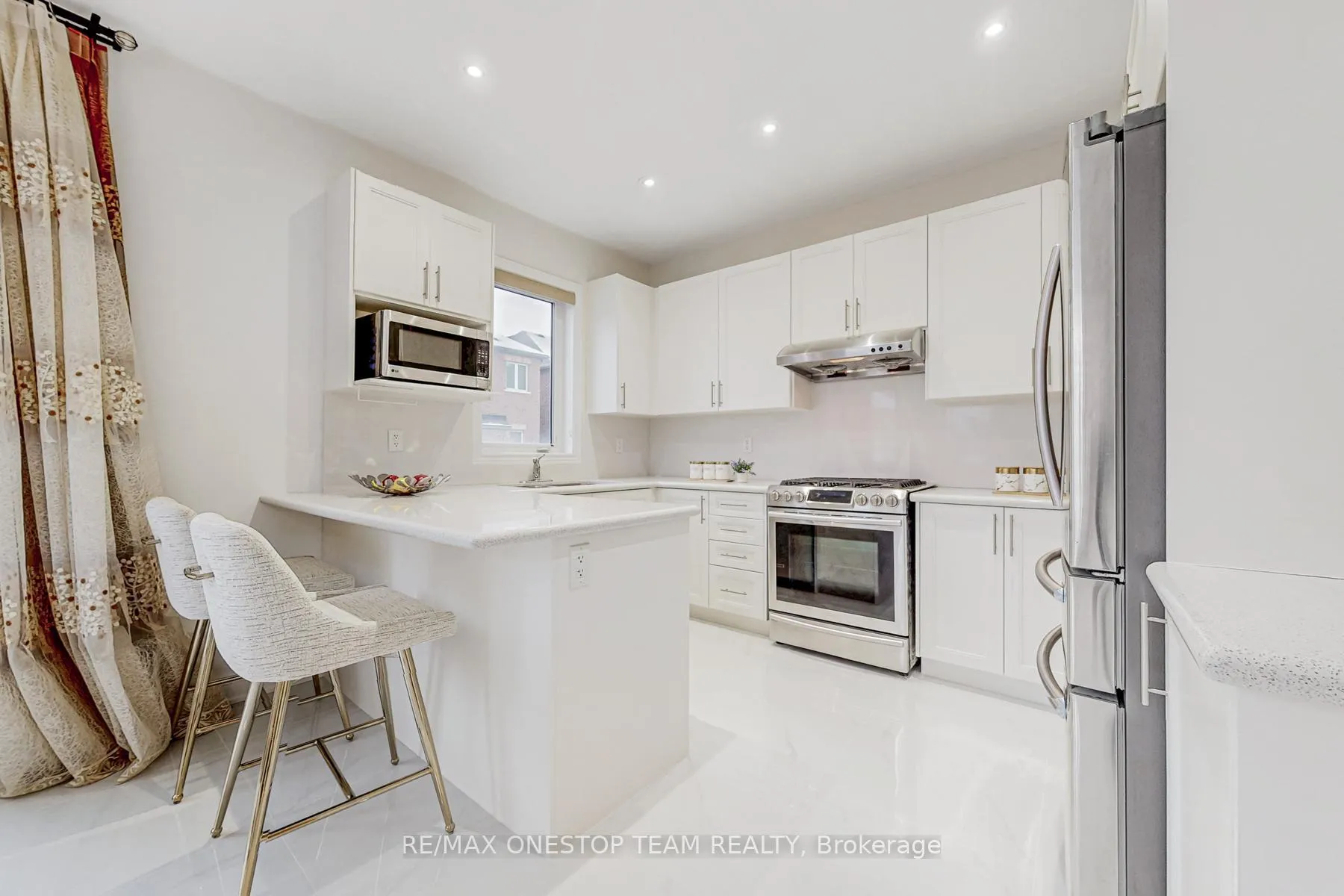 Photo 14 of 16 Nocturne Avenue, Vaughan, Kleinburg — HOMEH