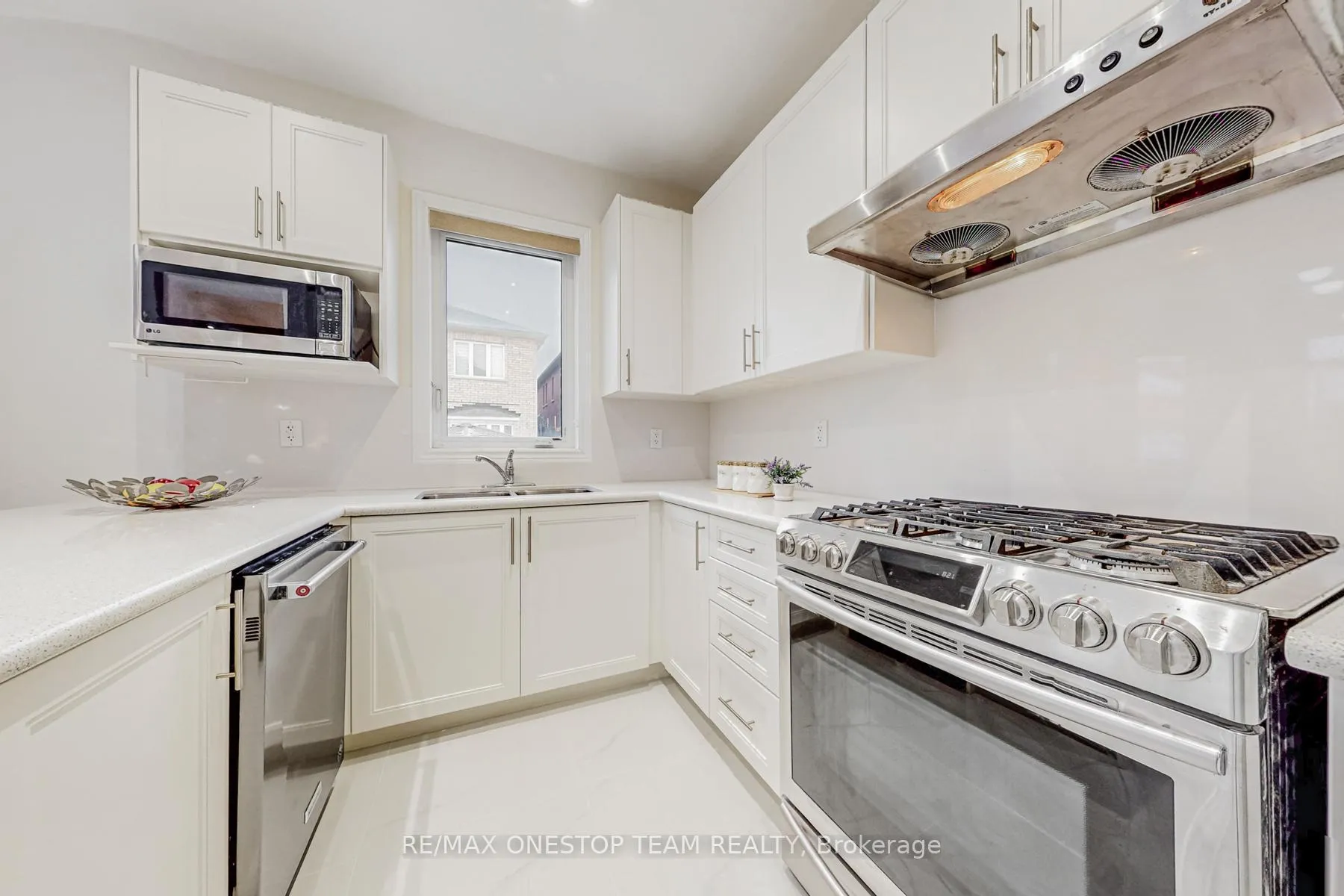 Photo 18 of 16 Nocturne Avenue, Vaughan, Kleinburg — HOMEH